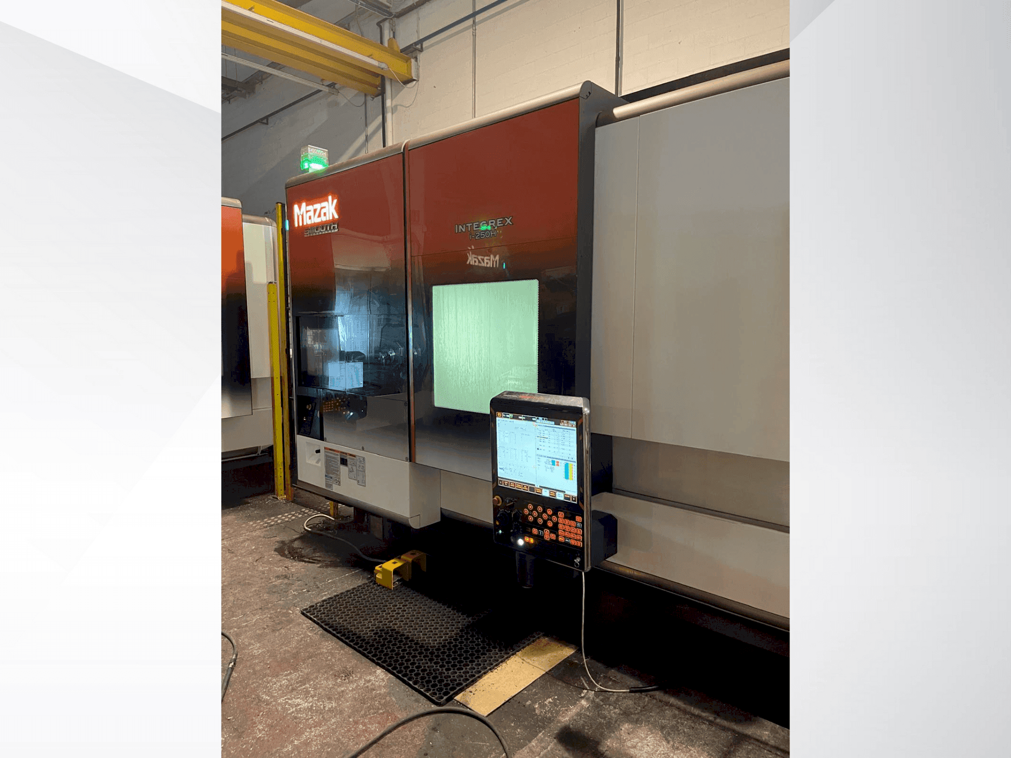 Vista frontale della macchina Mazak Integrex i-250H