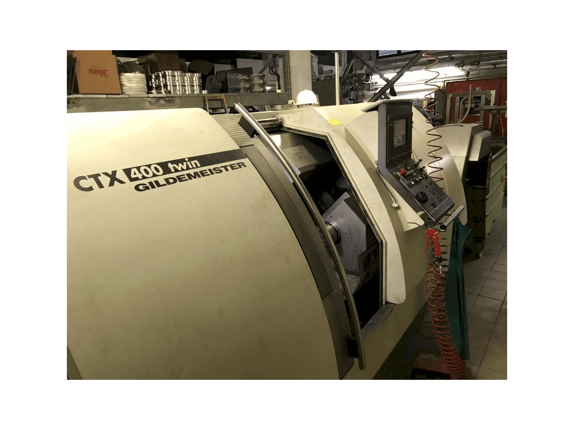 Vista frontale della macchina Gildemeister CTX 400 Twin