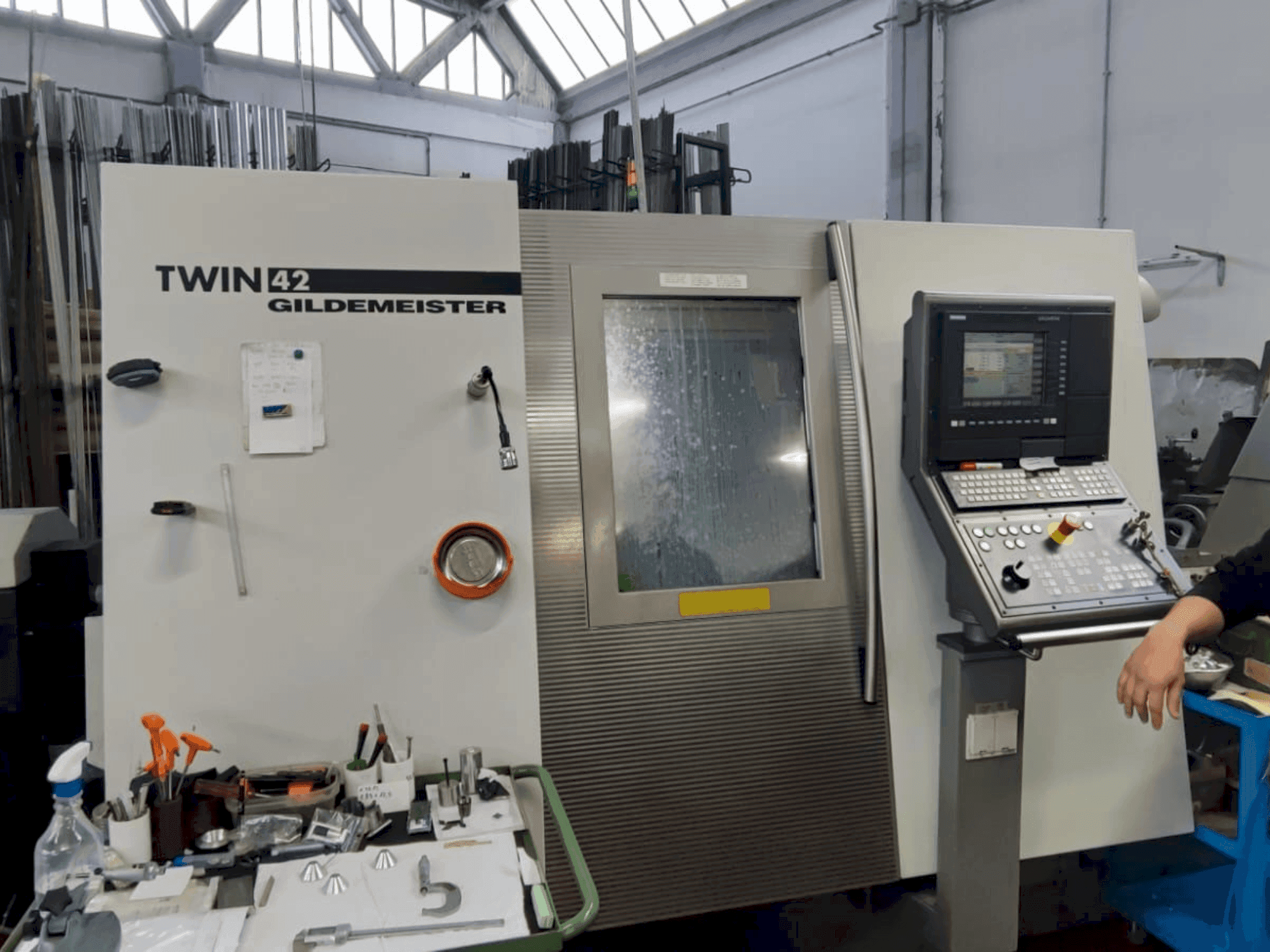 Vista frontale della macchina Gildemeister TWIN 42