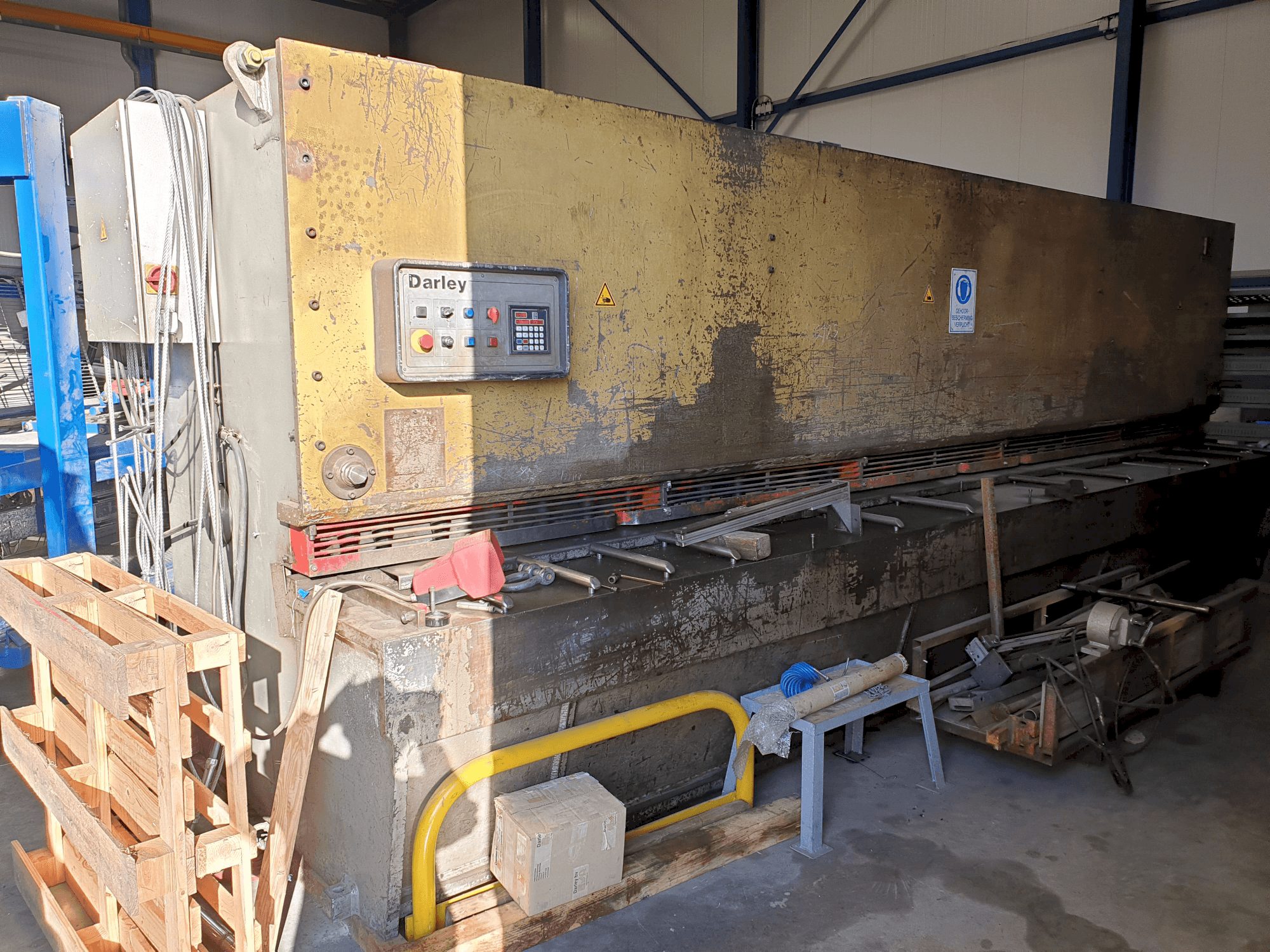 Vista lato sinistro della macchina Darley VS 6100X8