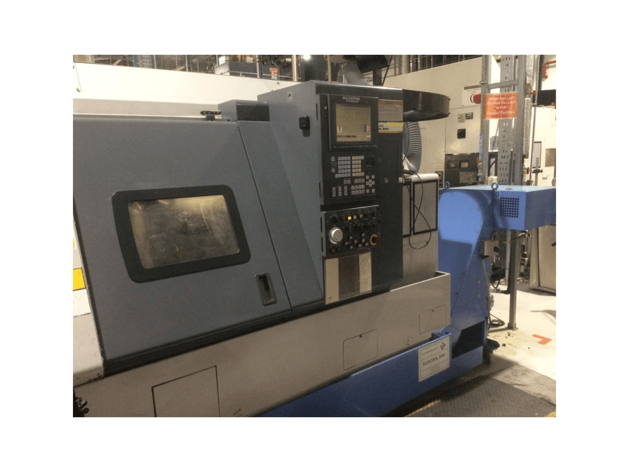 Vista laterale sinistra della macchina Mazak Super Quick Turn 200M