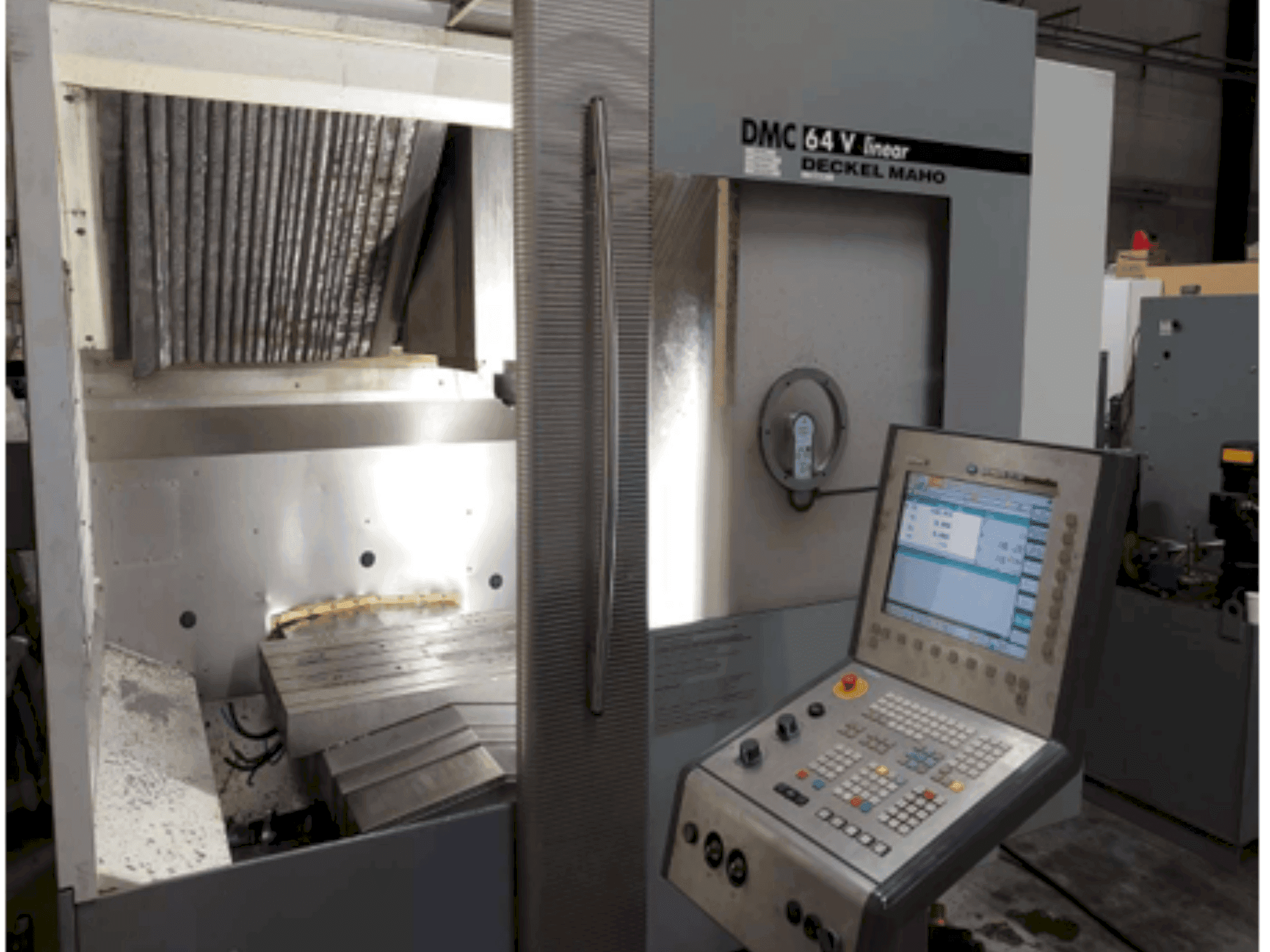 Vista frontale della macchina DMG DECKEL MAHO DMC 64V linear