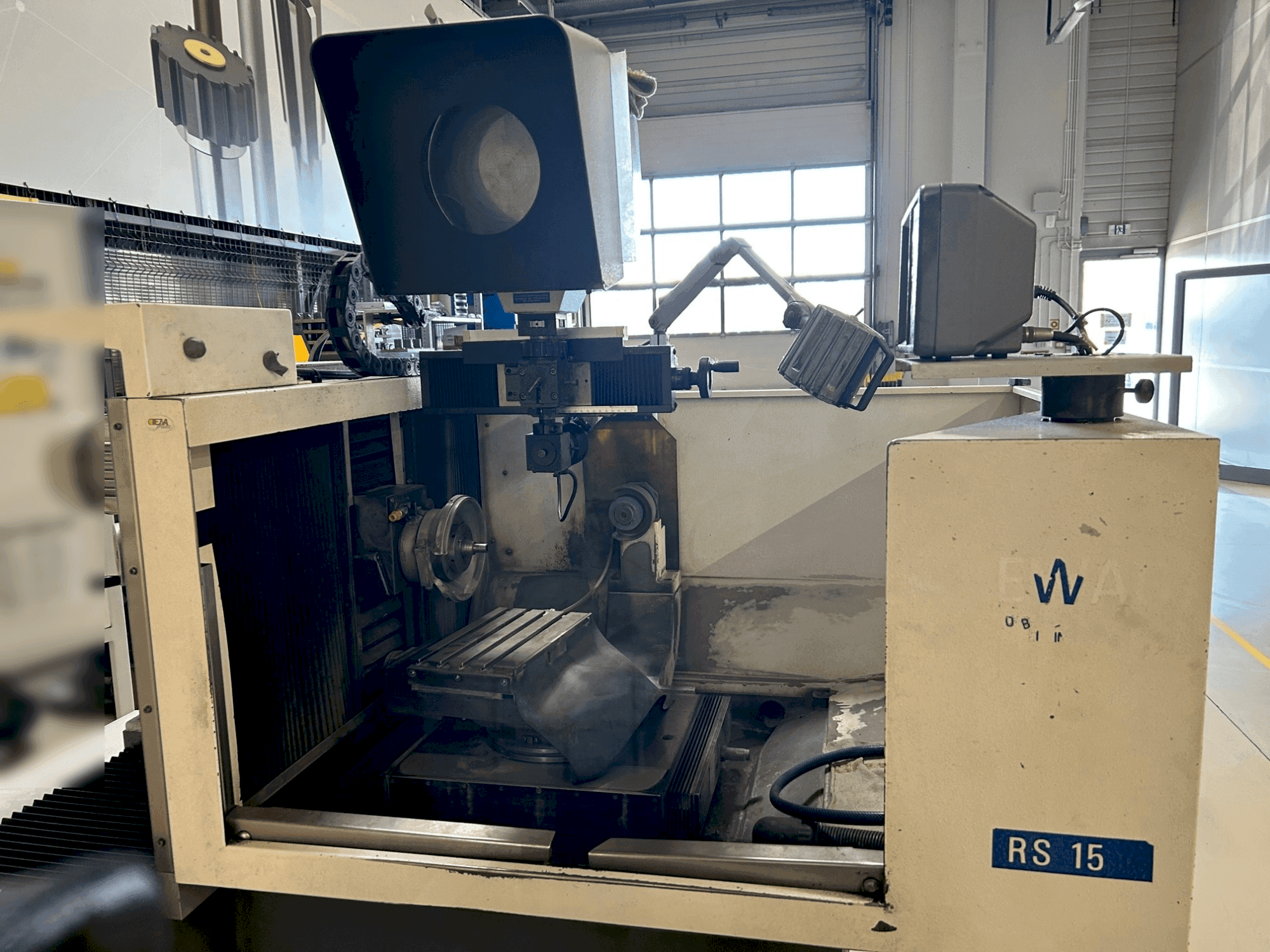 Vista frontale della macchina EWAG RS 15