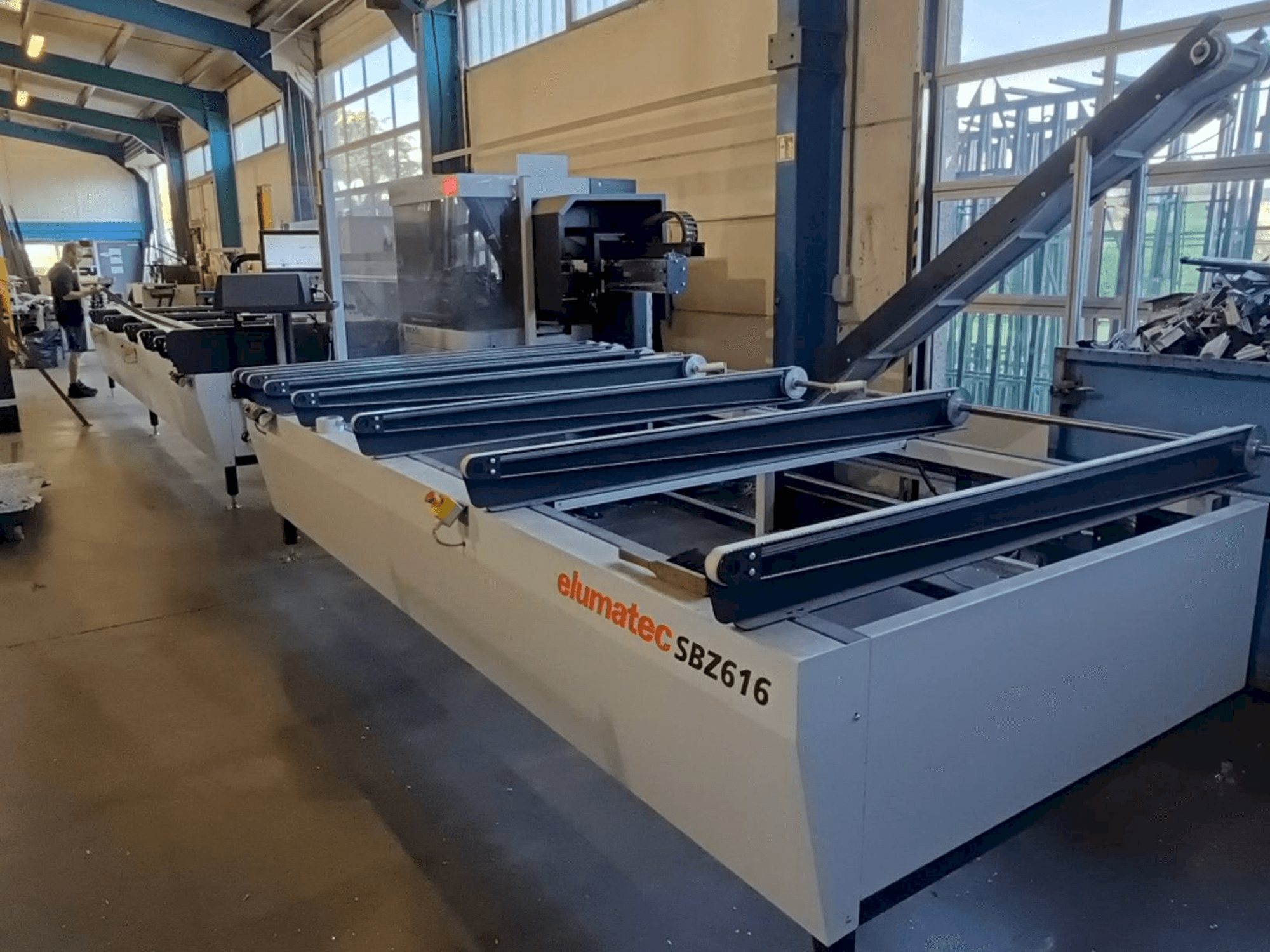Vista frontale della macchina Elumatec SBZ 616/02