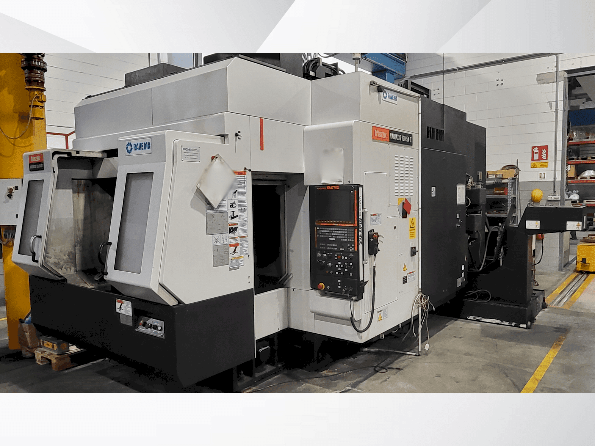 Vista frontale della macchina Mazak VARIAXIS 730 II 5X