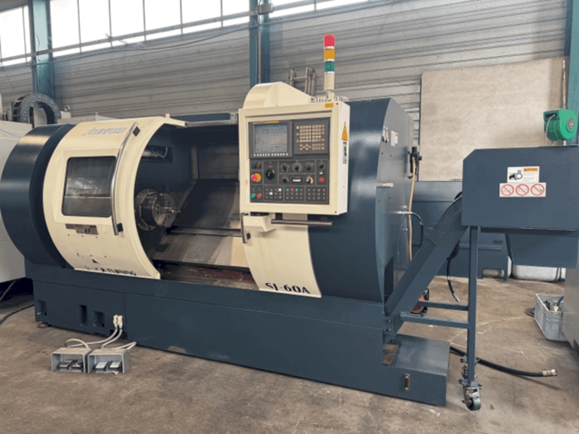 Vista frontale della macchina Johnford SL 60A CS