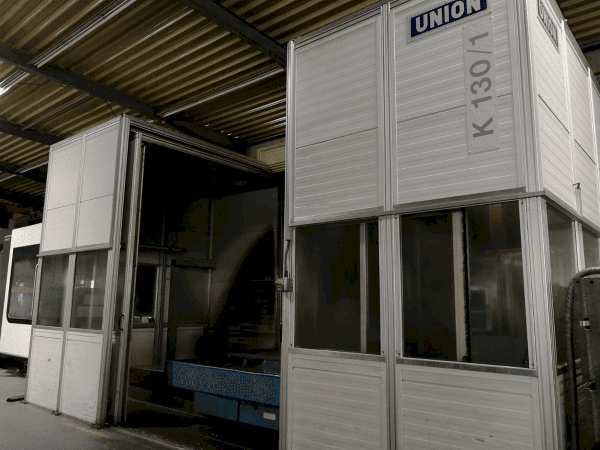 Vista frontale della macchina UNION K 130 TNC 530