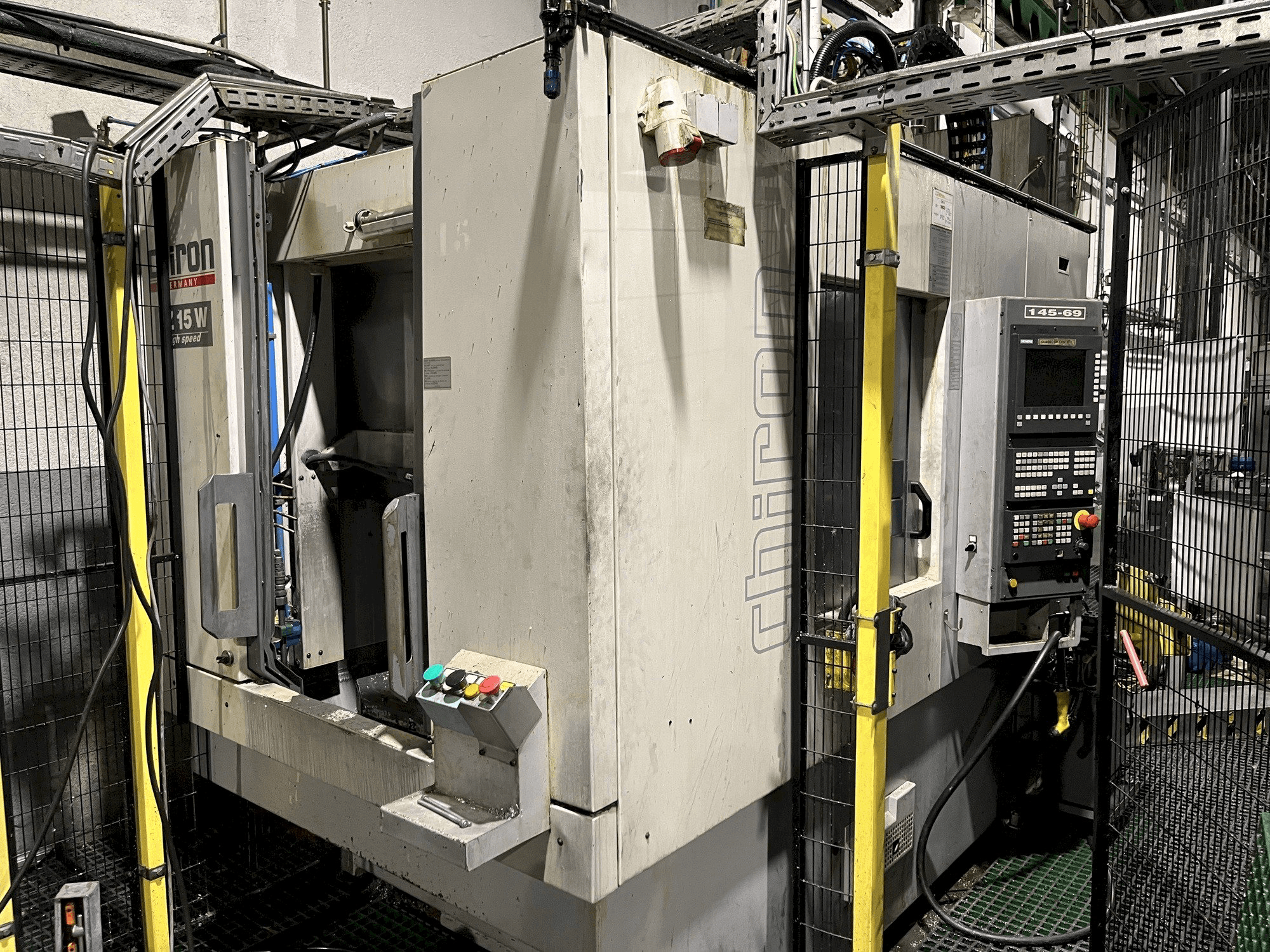 Vista frontale della macchina CHIRON FZ15W