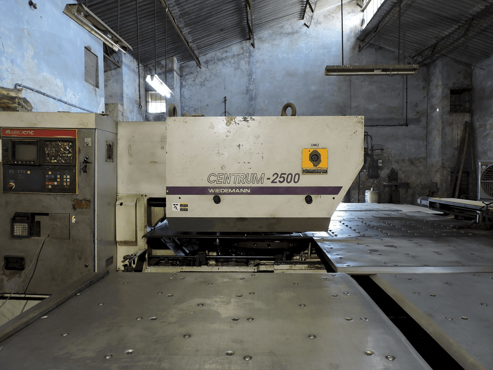 Vista laterale sinistra della macchina Murata Wiedemann C-2500