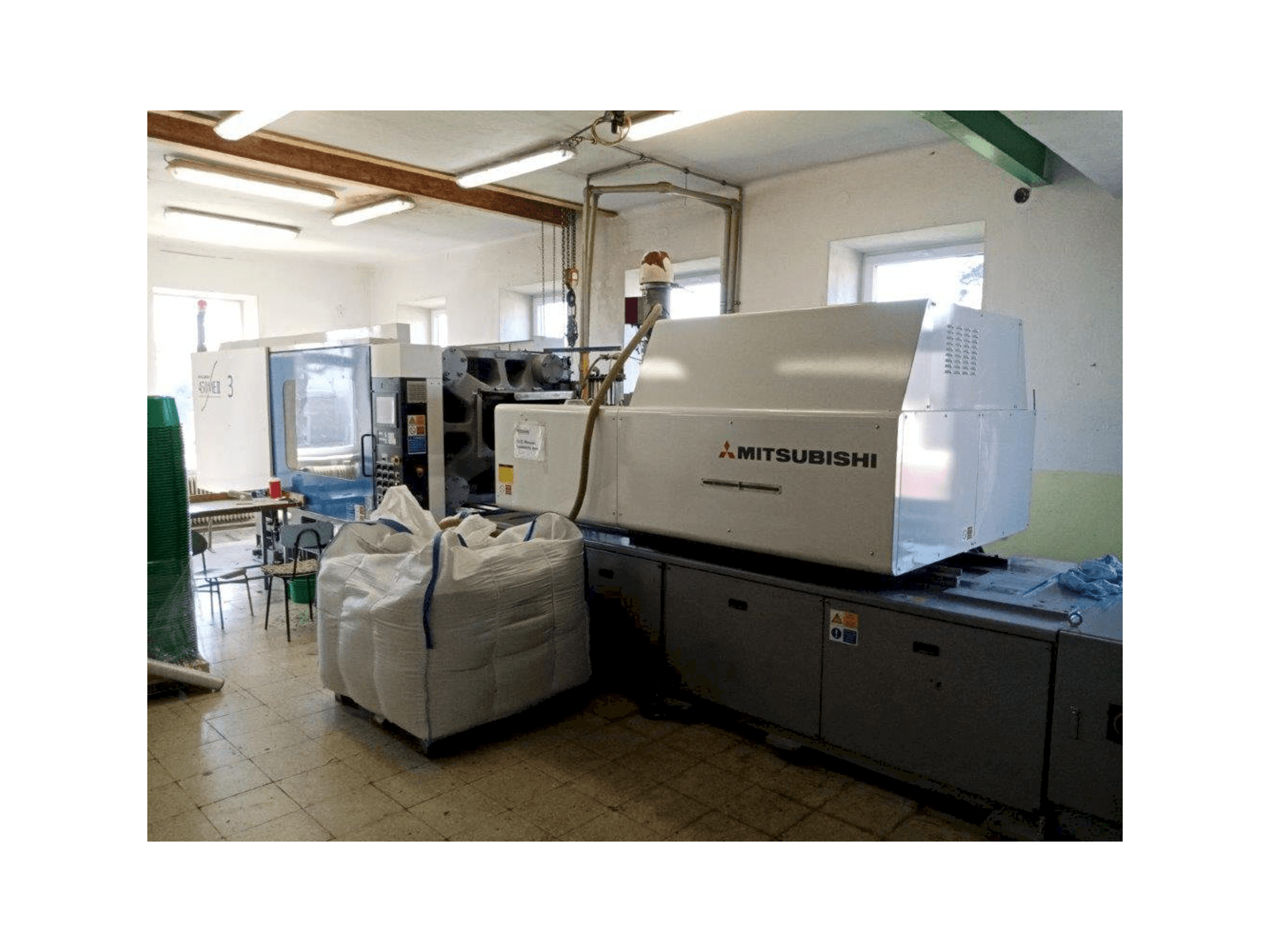 Vista frontale della macchina Mitsubishi 450 ME II-70