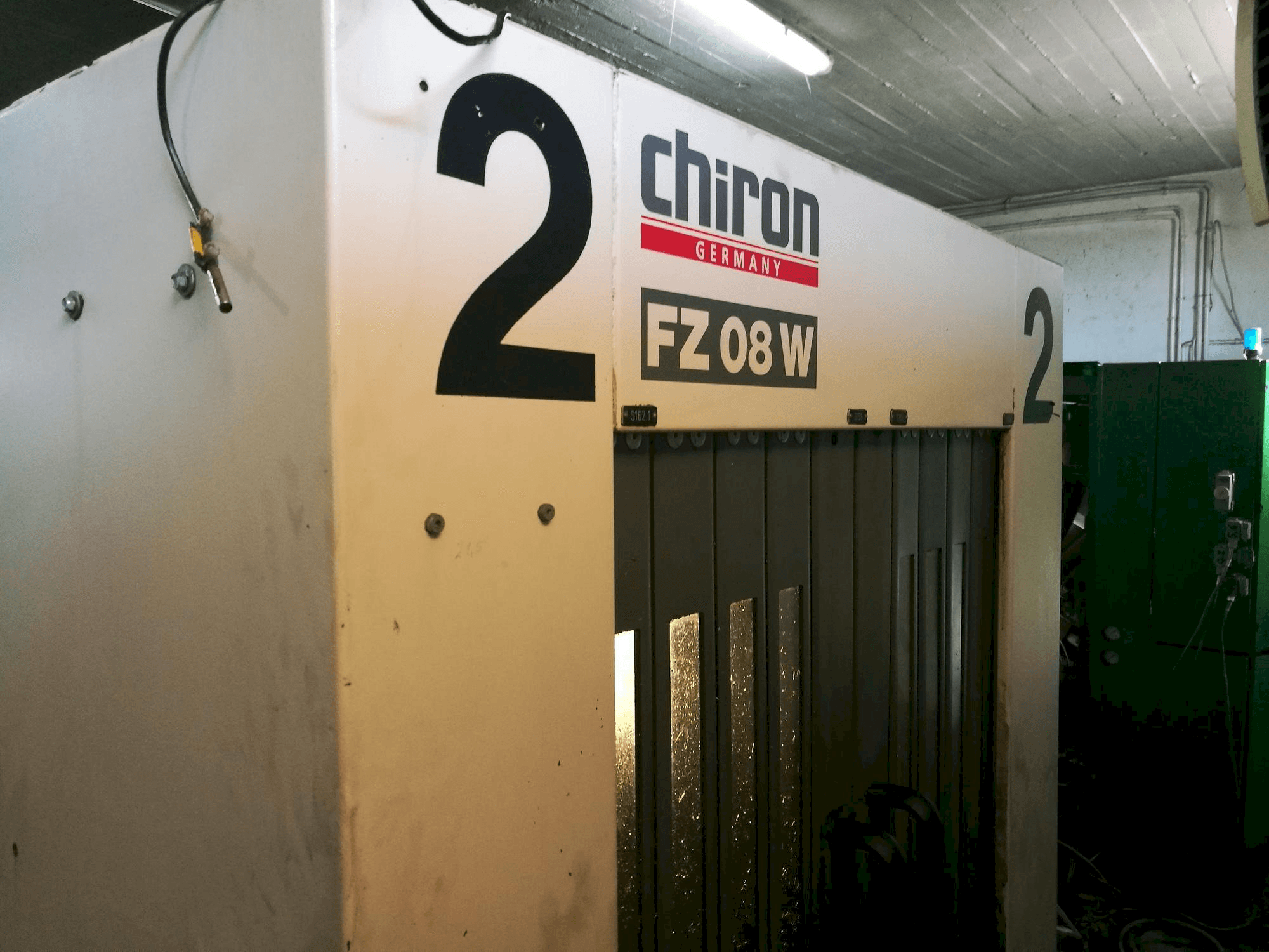 Vista frontale della macchina CHIRON FZ 08 W