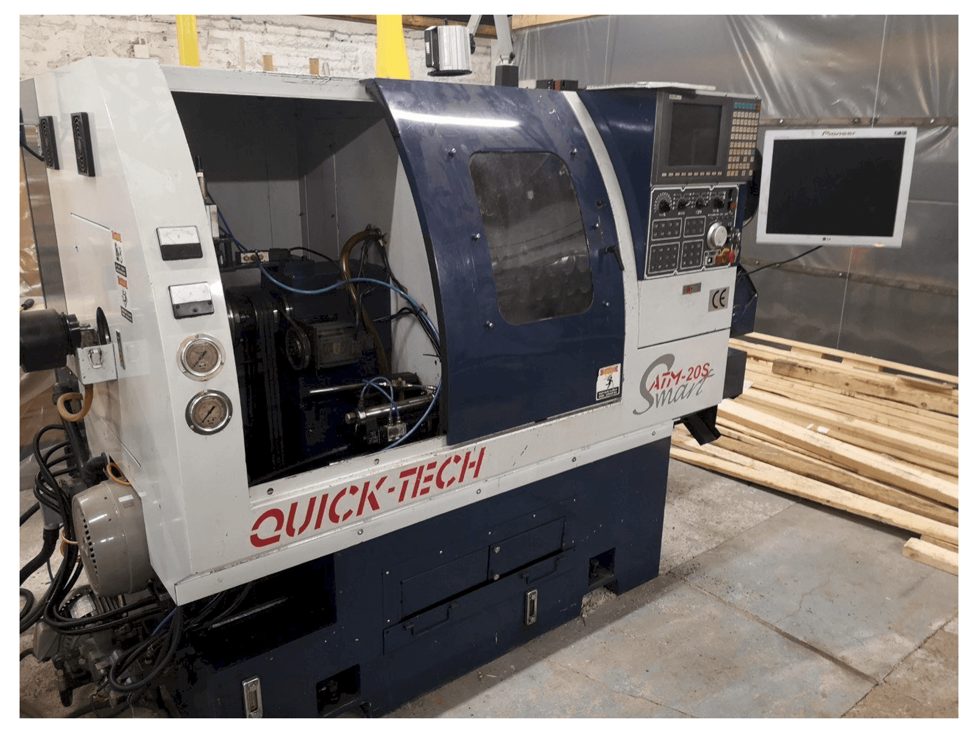 Vista frontale della macchina Quick-Tech ATM 20S
