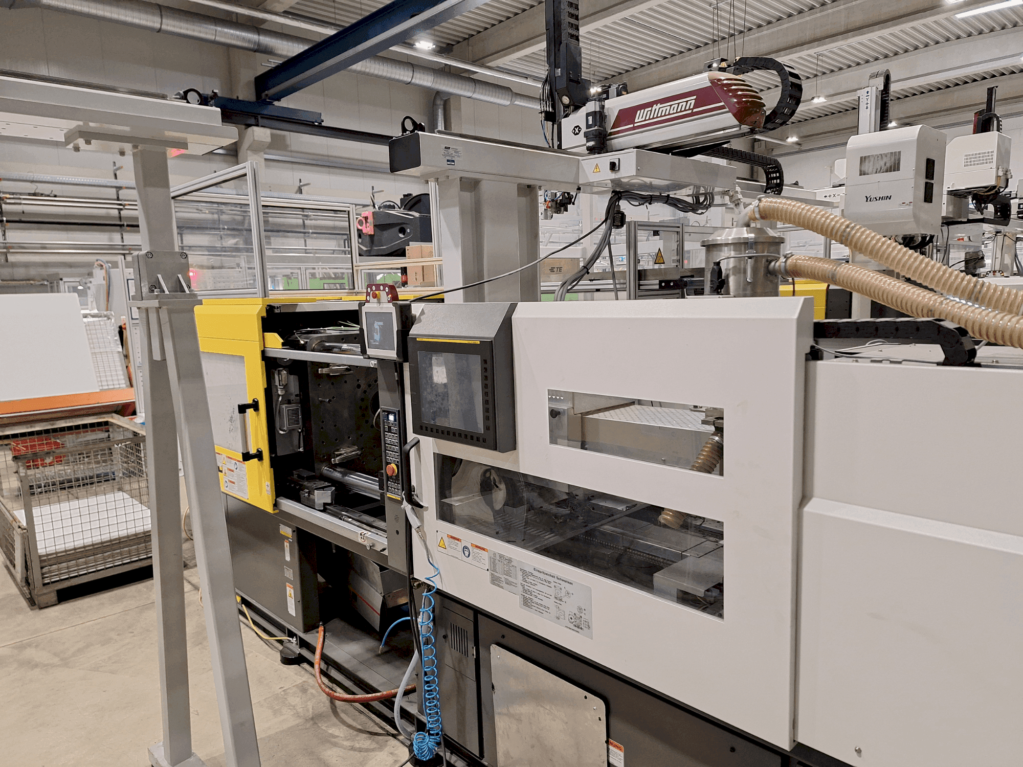 Vista frontale della macchina FANUC ROBOSHOT S150iA (2021)