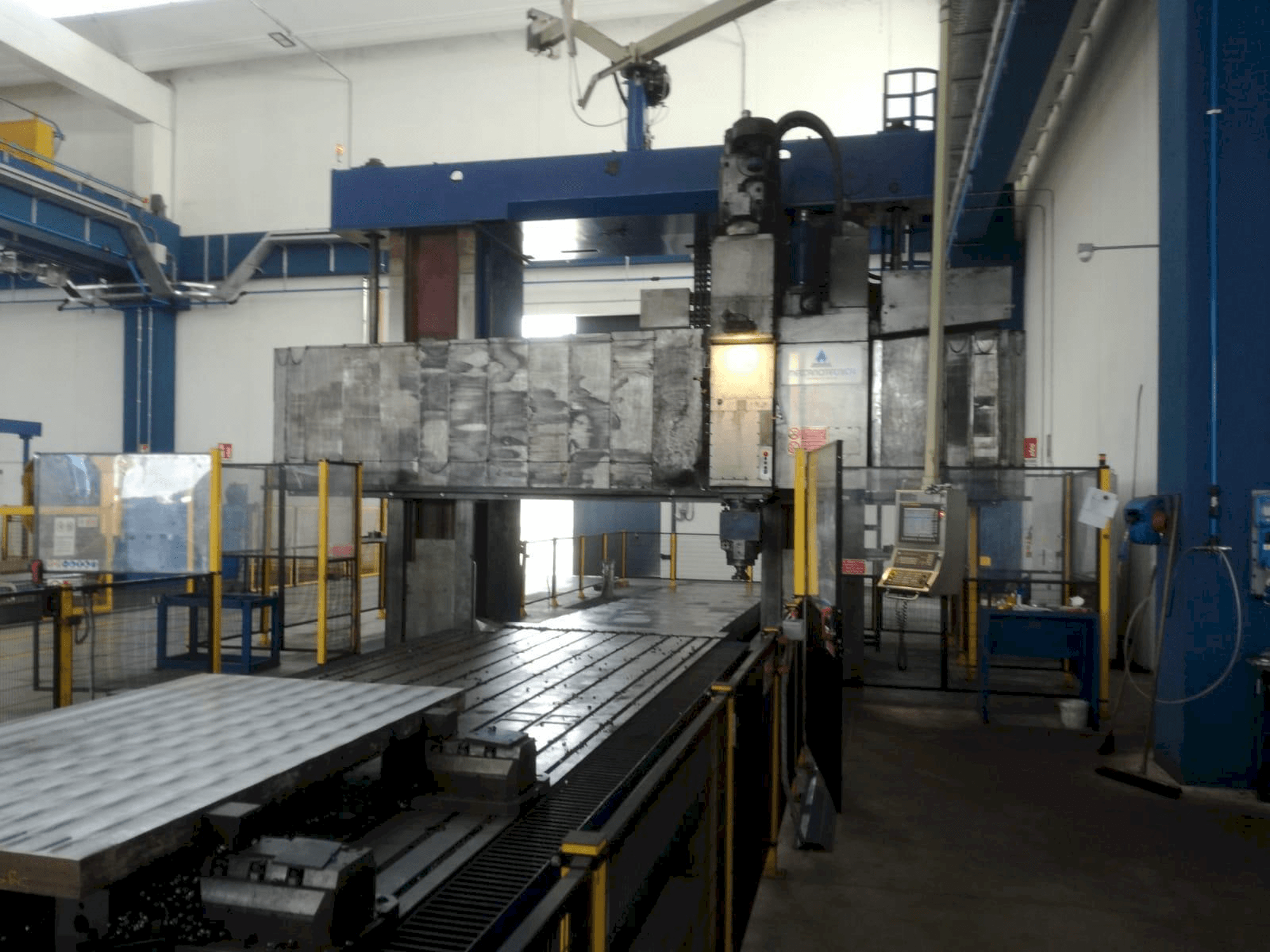 Vista frontale della macchina STANKO Fresa a Portale