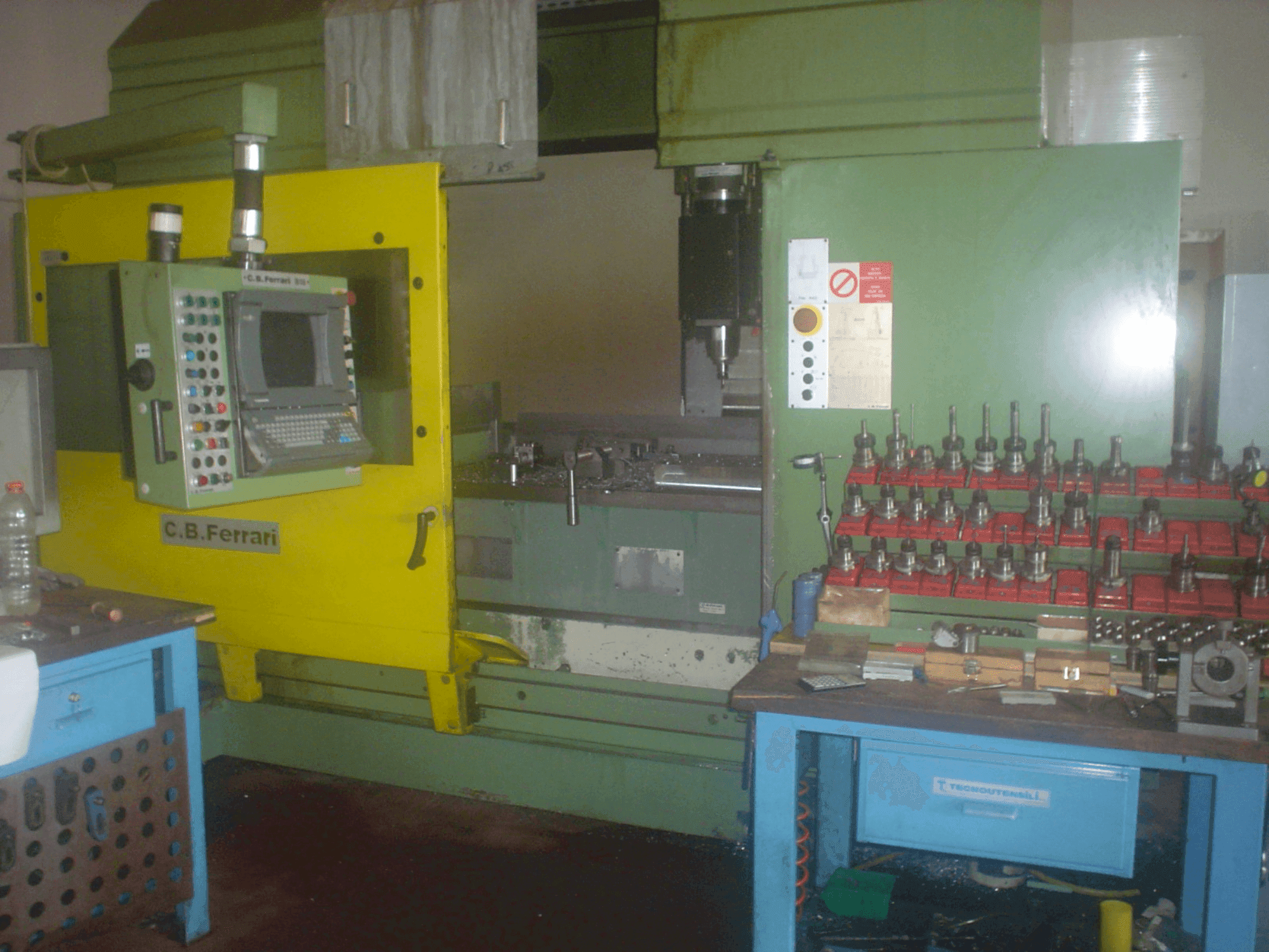 Vista frontale della macchina C.B. Ferrari B18