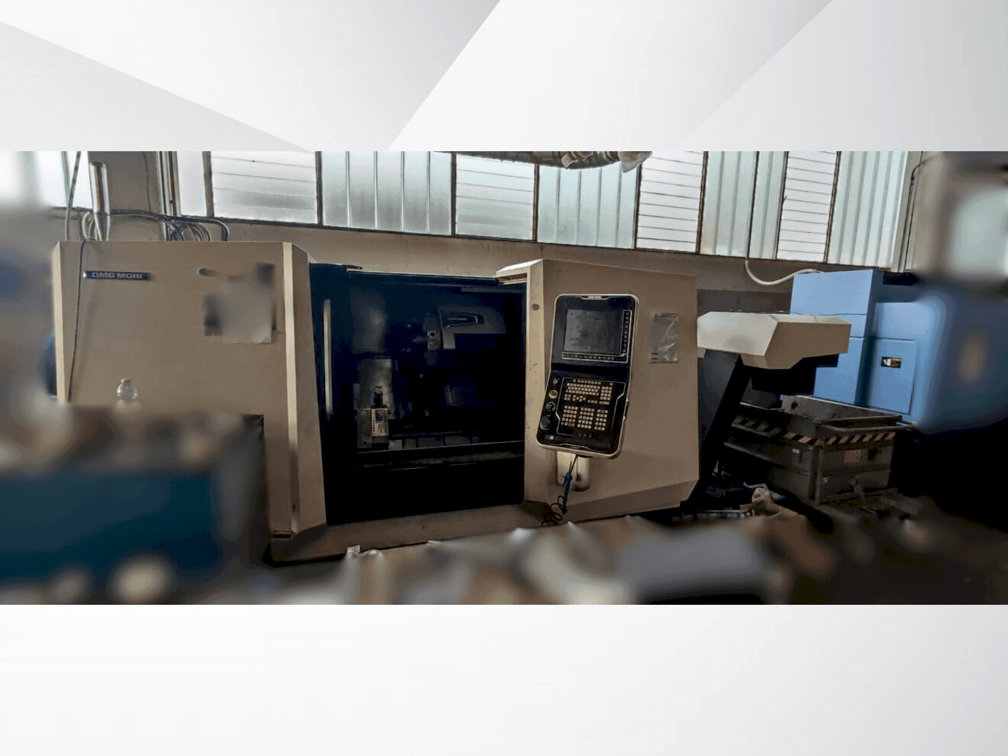 Vista frontale della macchina DMG MORI CLX 550