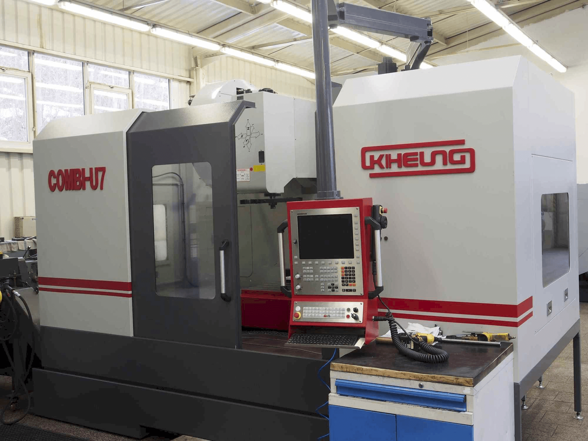 Vista frontale della macchina KIHEUNG Combi-U7