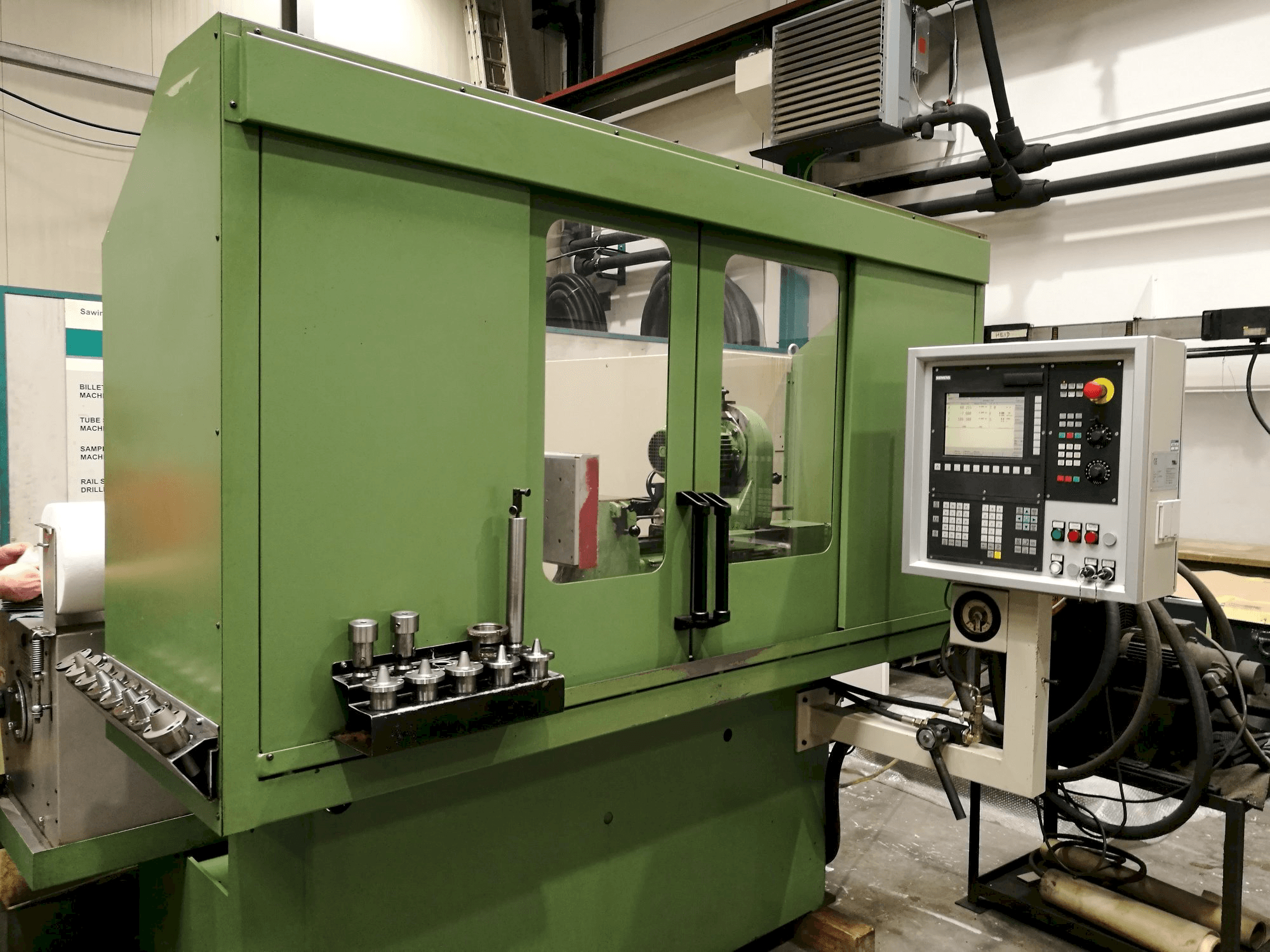 Vista frontale della macchina TTB M10 400 NC