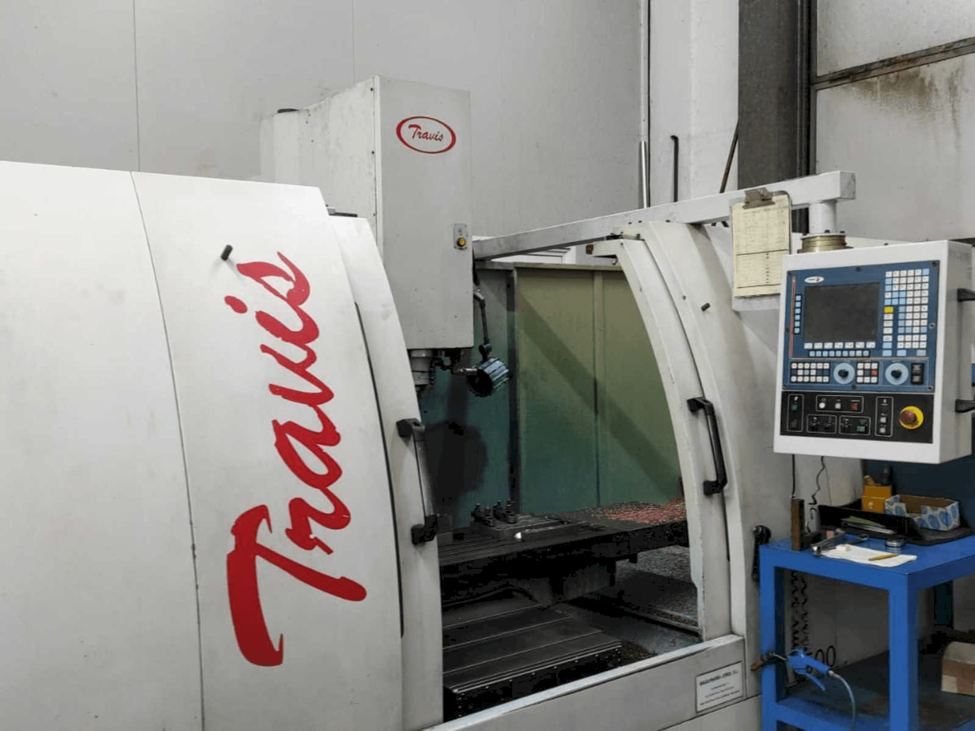 Vista frontale della macchina Travis M7/M-1500