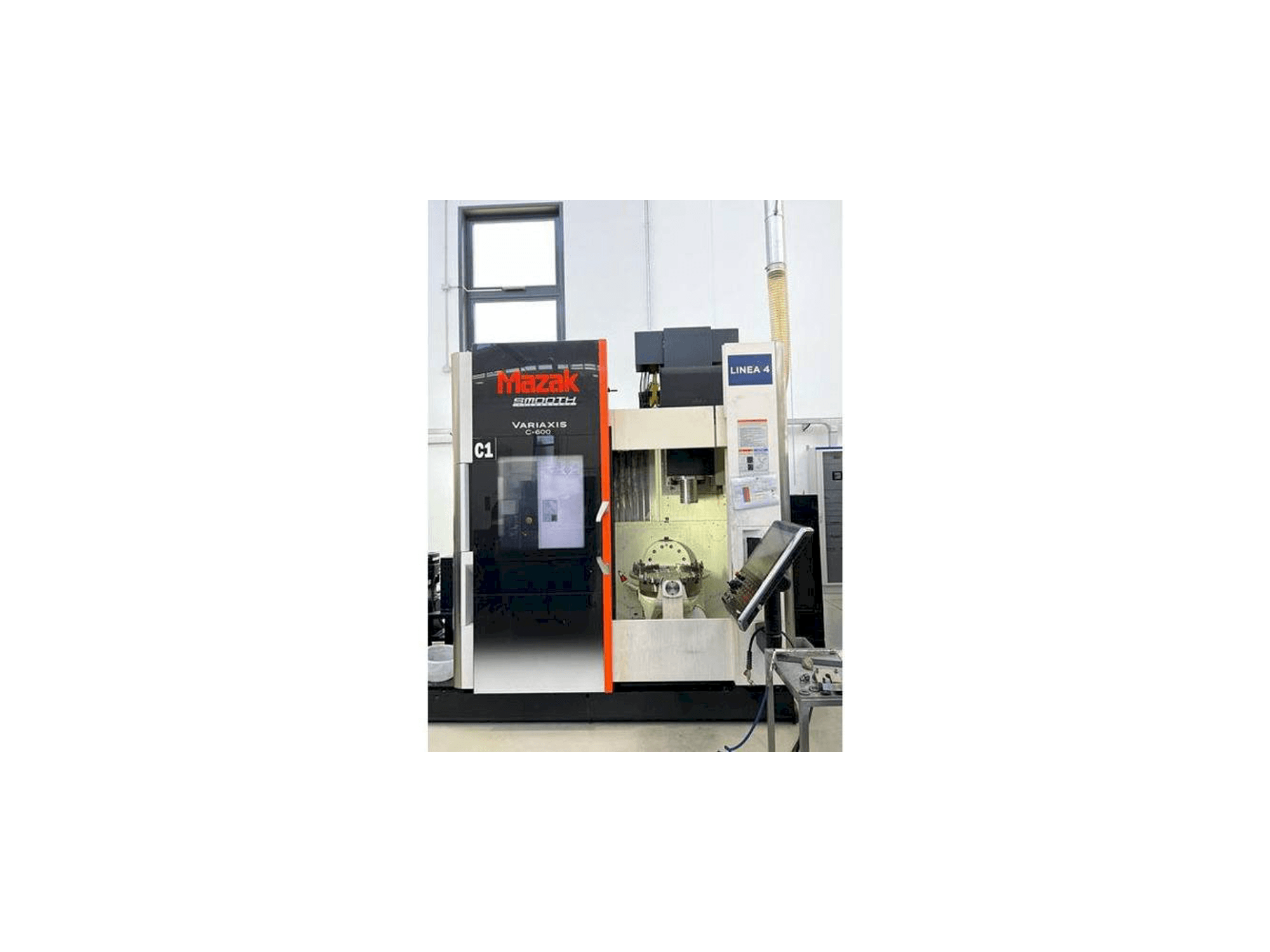 Vista frontale della macchina Mazak VARIAXIS C 600