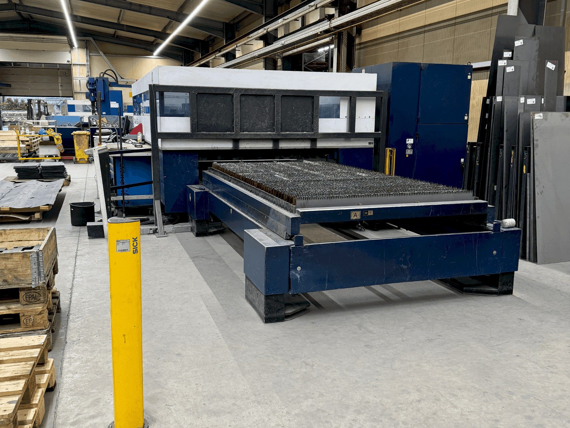 Vista frontale della macchina TRUMPF TruLaser 3030 4kW (L20)