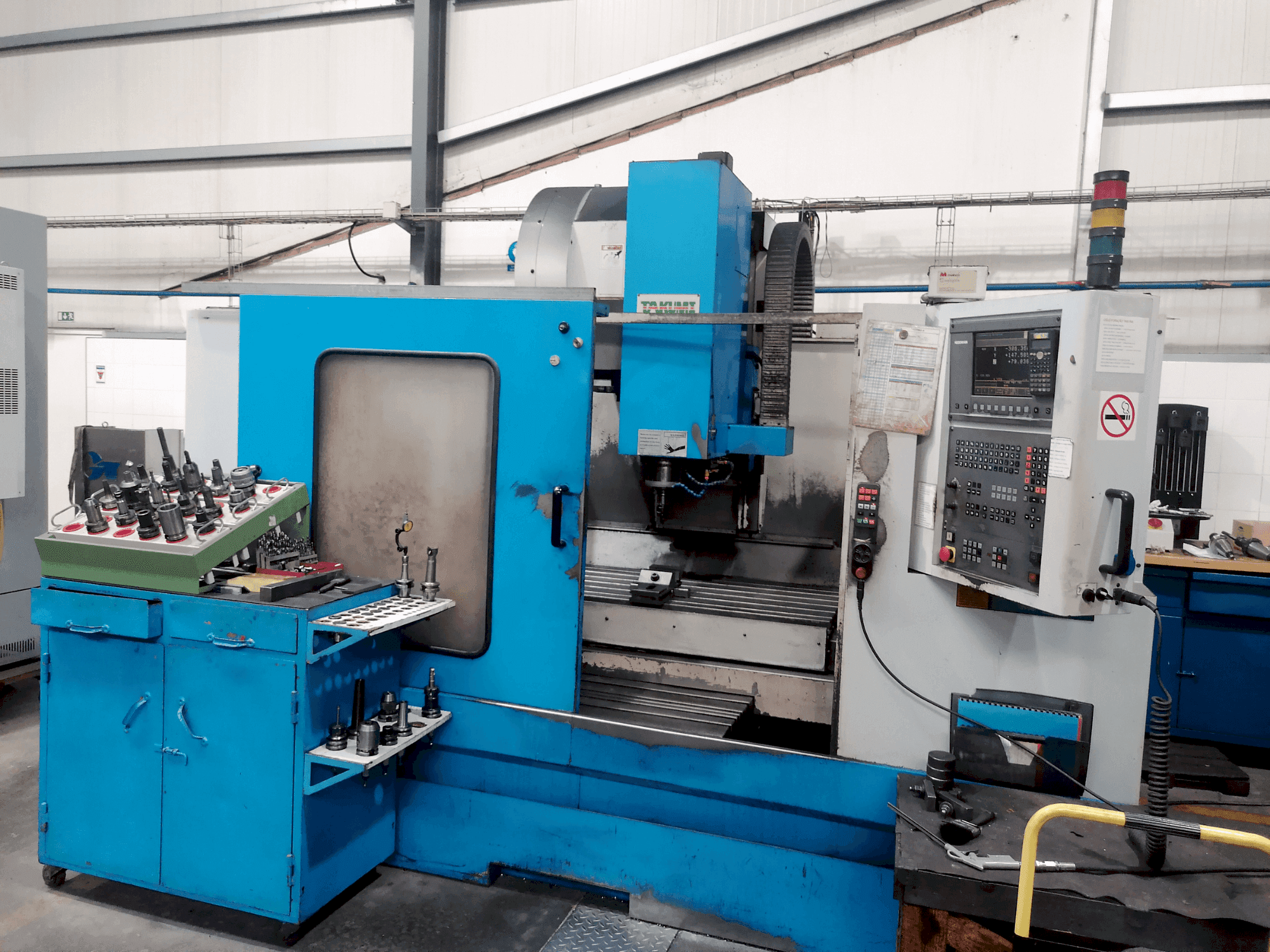 Vista frontale della macchina Takumi V11