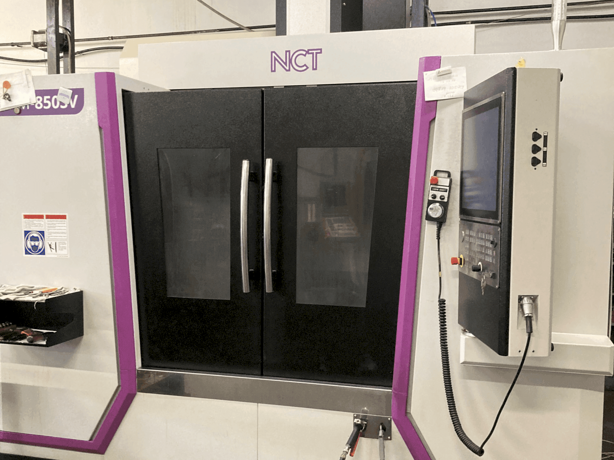 Vista frontale della macchina NCT MM-850SV