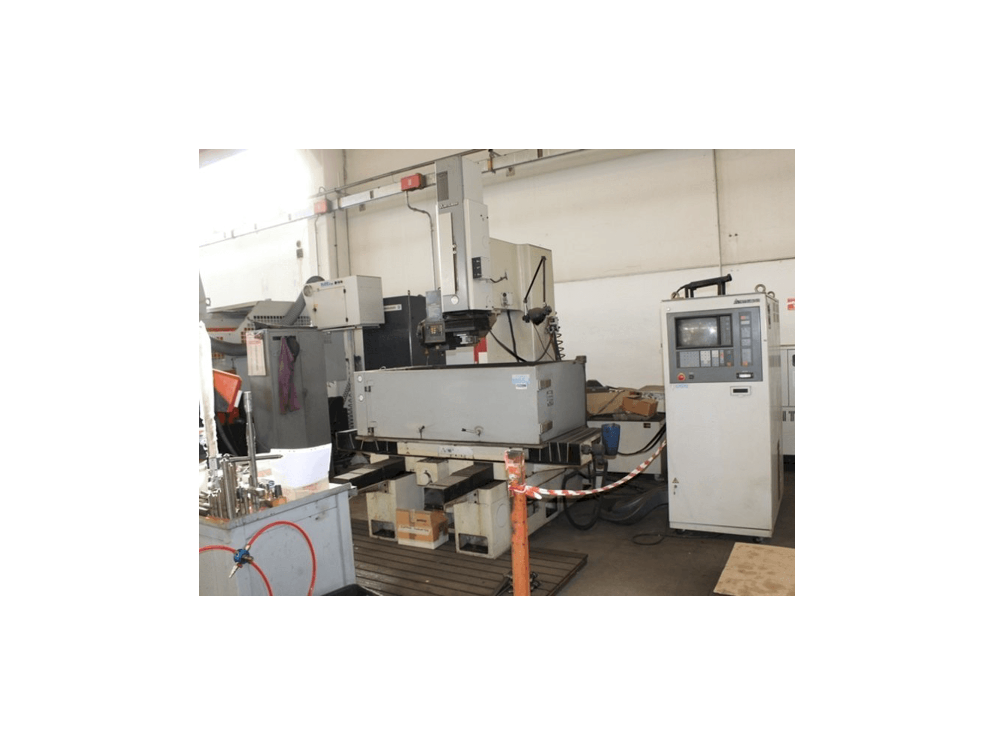 Vista frontale della macchina Mitsubishi M65J