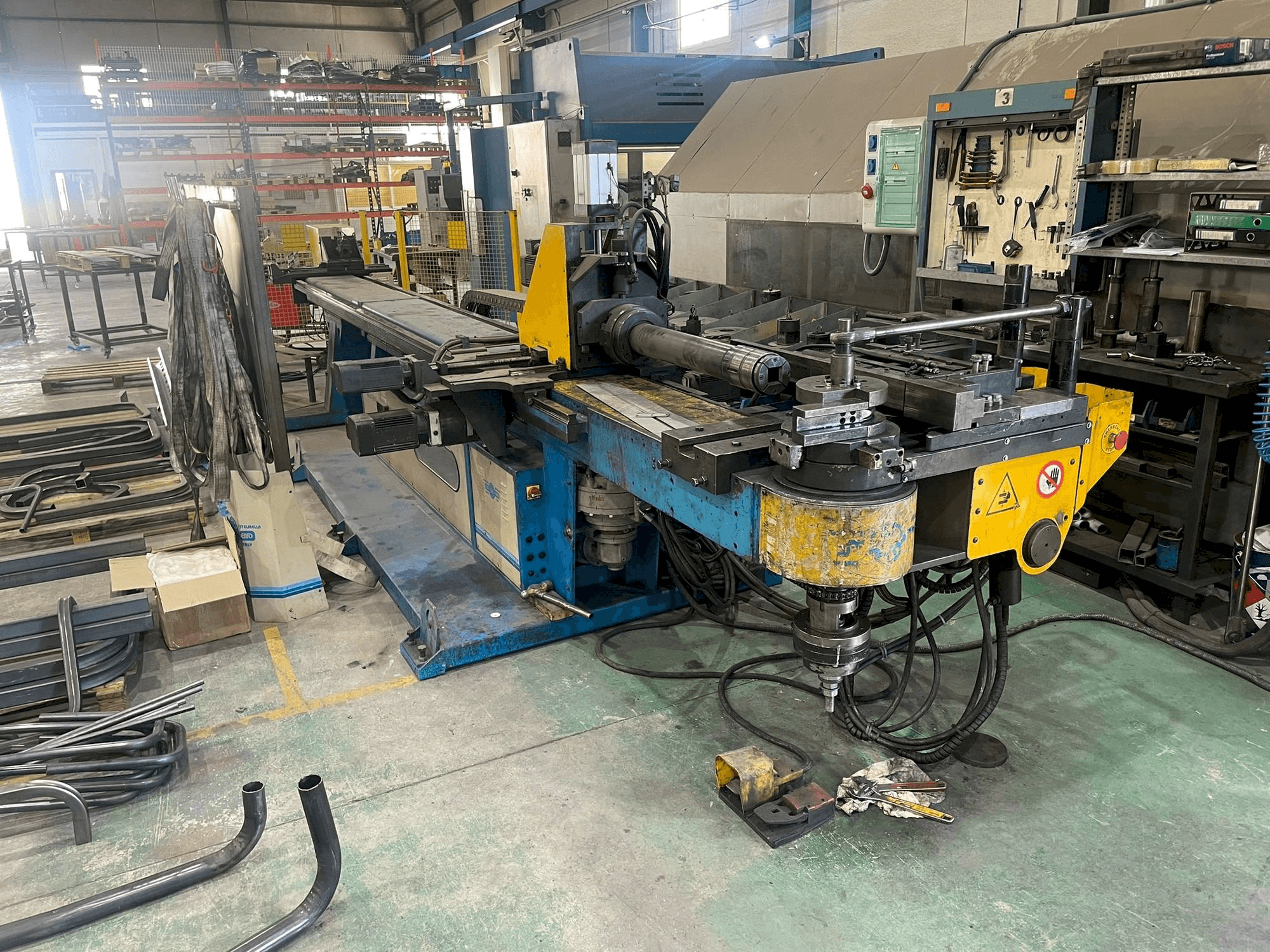 Vista frontale della macchina STAR-BEND STAR 800 CN6/GEN/L