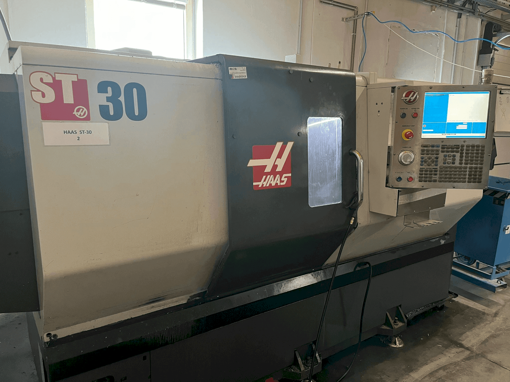 Vista frontale della macchina HAAS ST-30