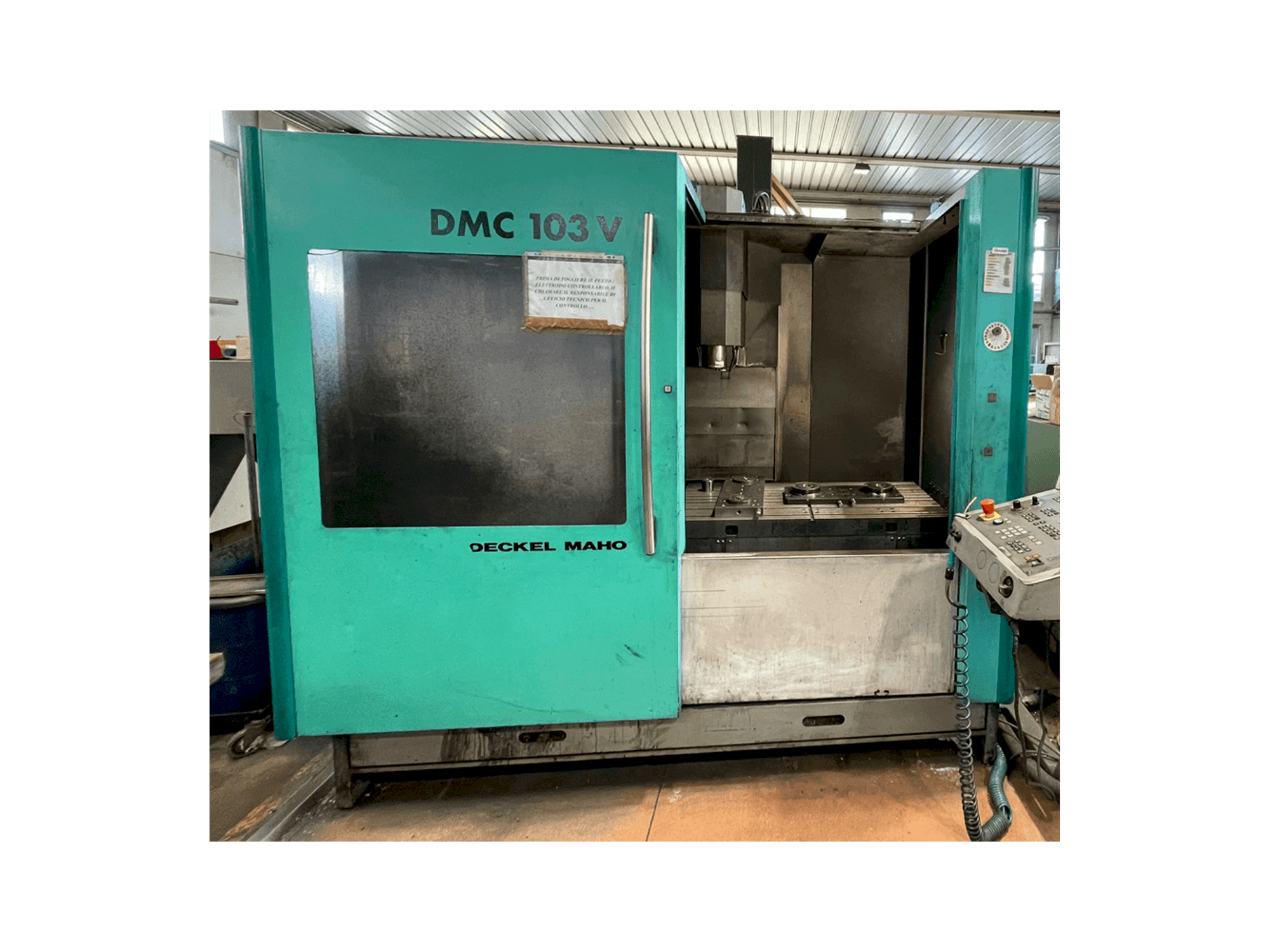 Vista frontale della macchina DECKEL MAHO DMC 103