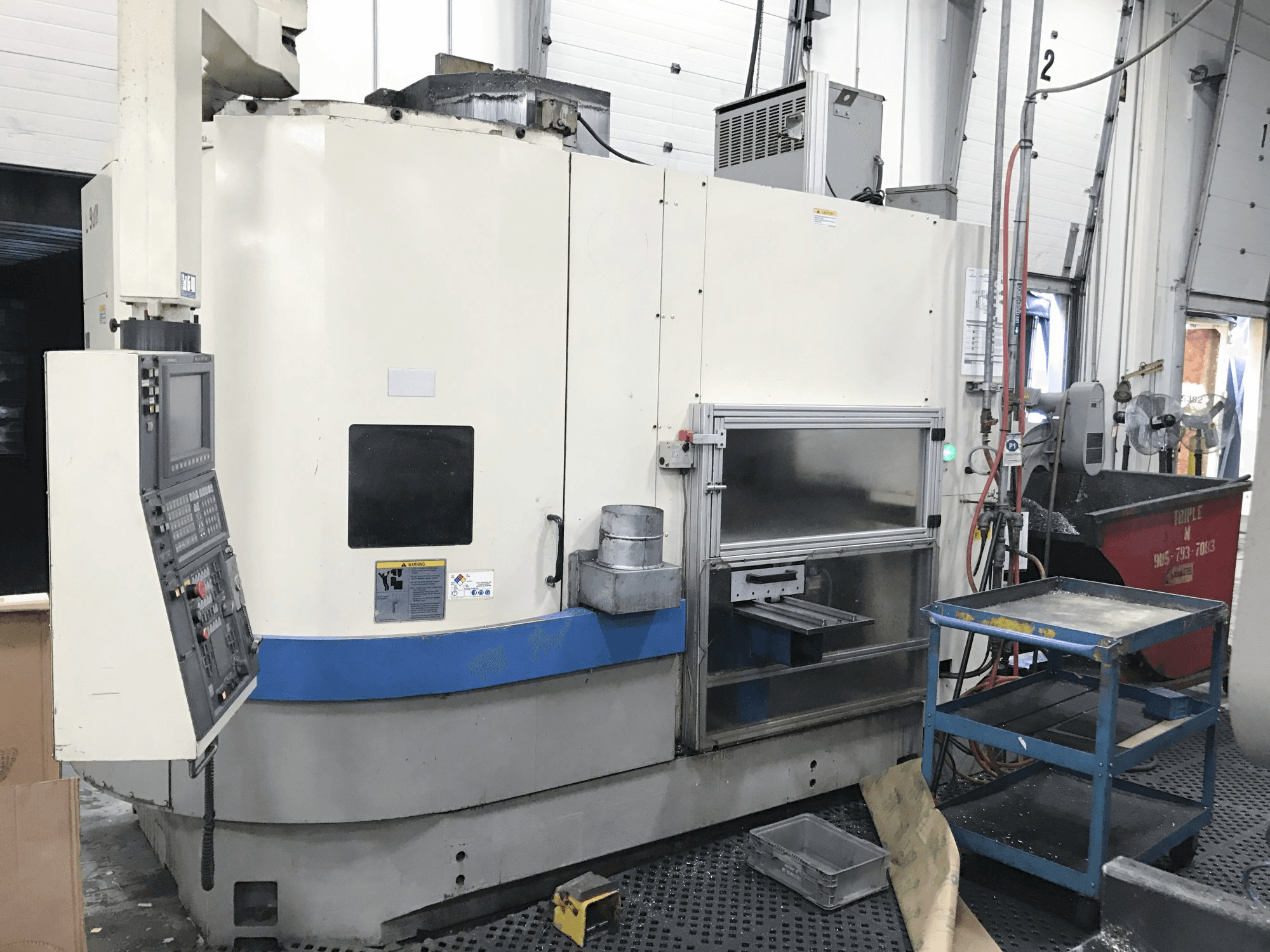 Vista lato sinistro della macchina Okuma LVT 400