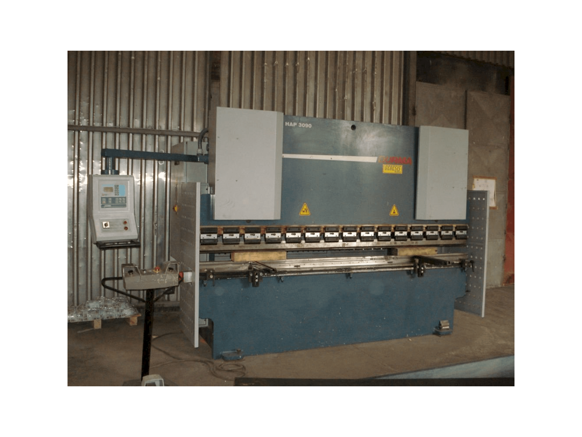 Vista frontale della macchina Durma HAP 3090