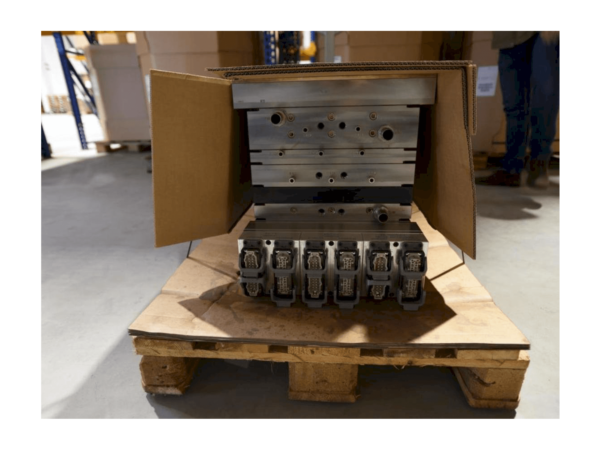 Vista frontale della macchina HTW PCO 1810