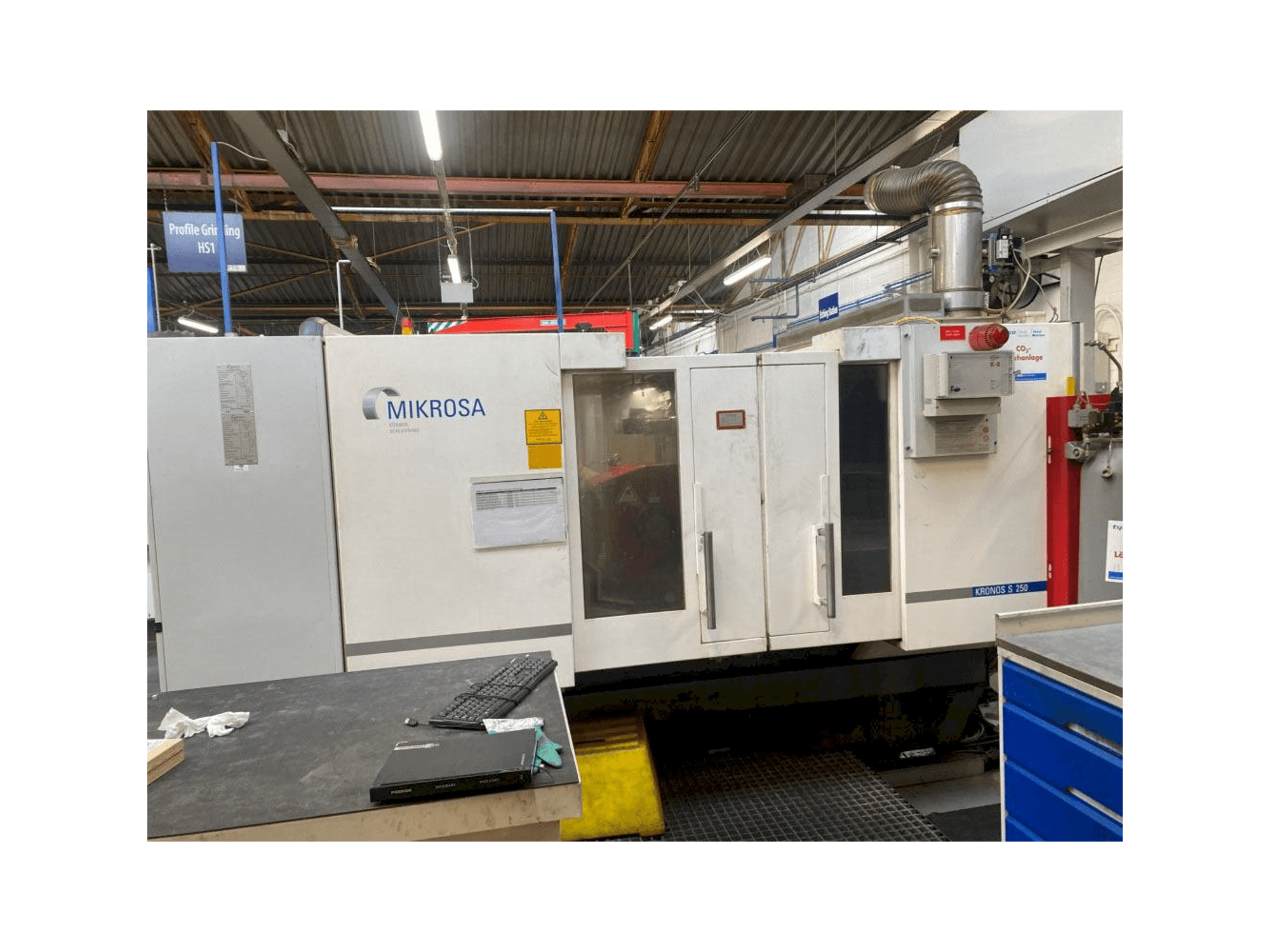 Vista frontale della macchina Schaudt Mikrosa Kronos S250