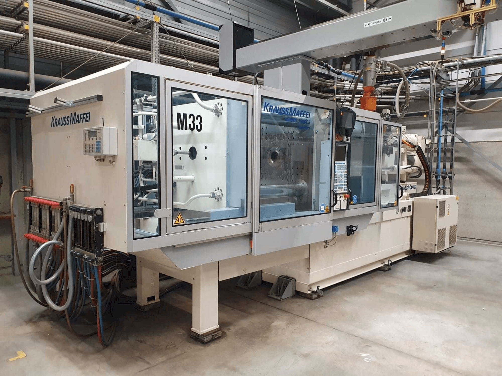 Vista frontale della macchina Krauss Maffei 280-1900 C3