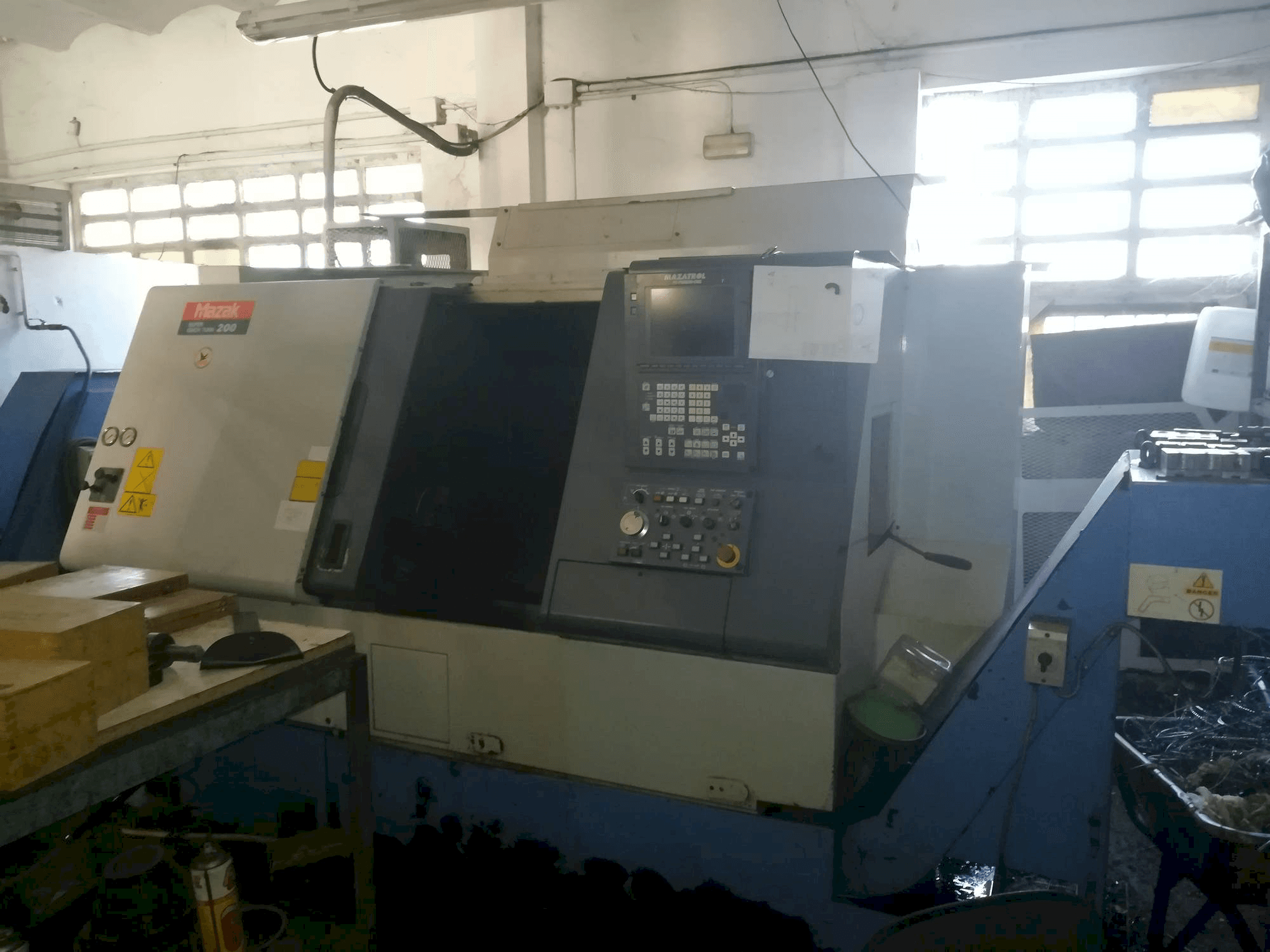 Vista frontale della macchina Mazak Super Quick Turn 200