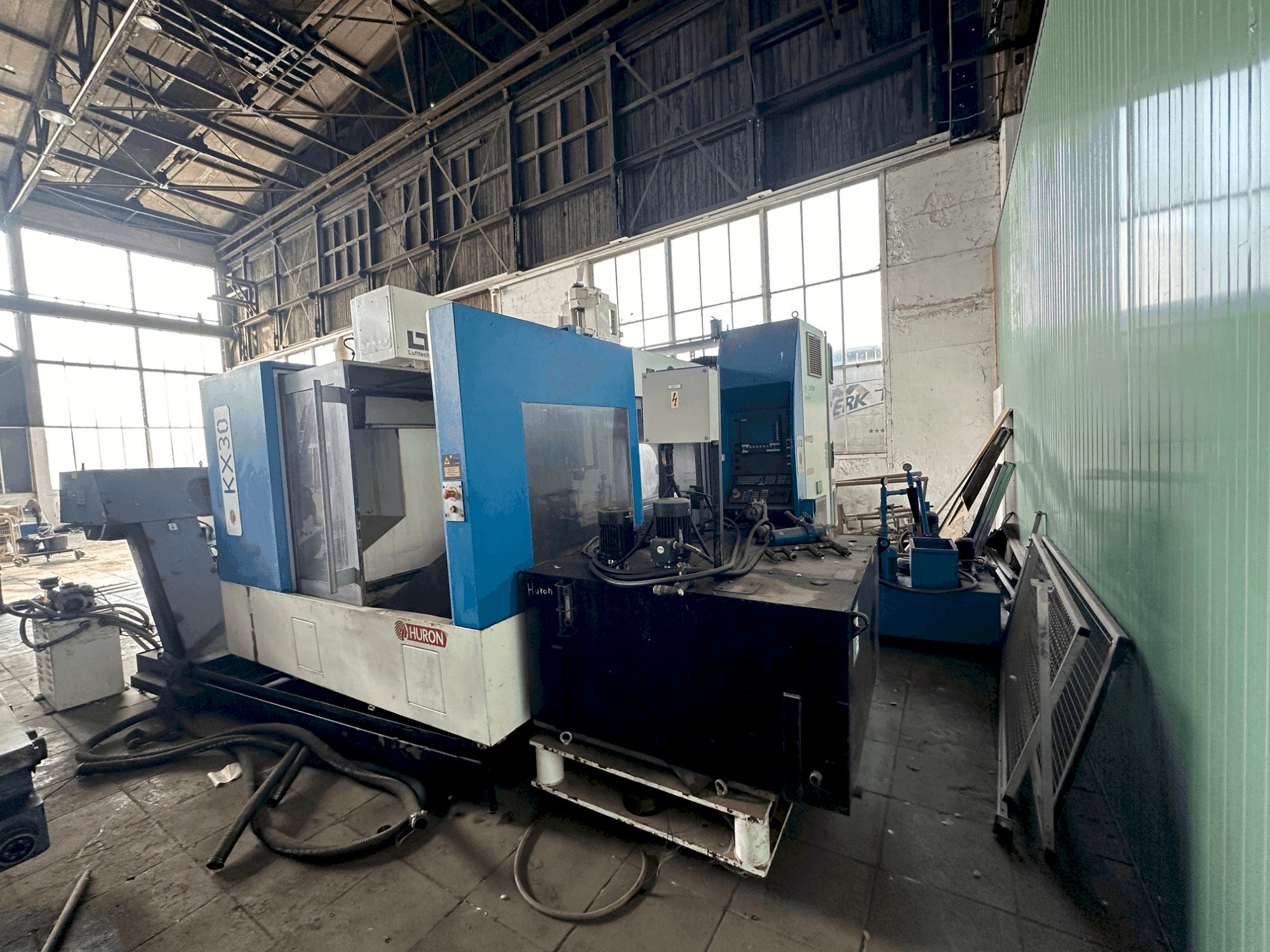 Vista frontale della macchina Huron KX30