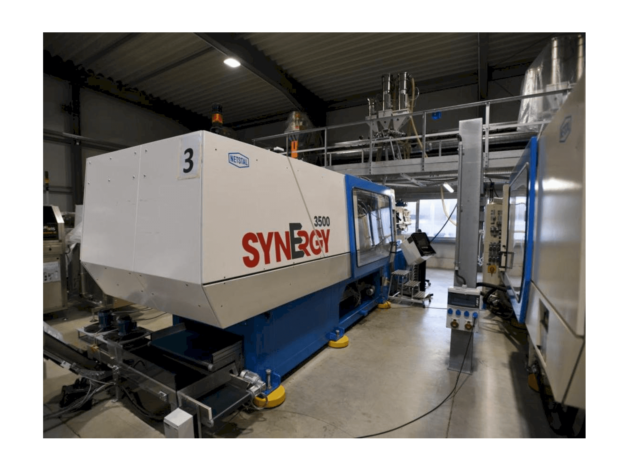 Vista frontale della macchina Netstal SynErgy 3500-2150