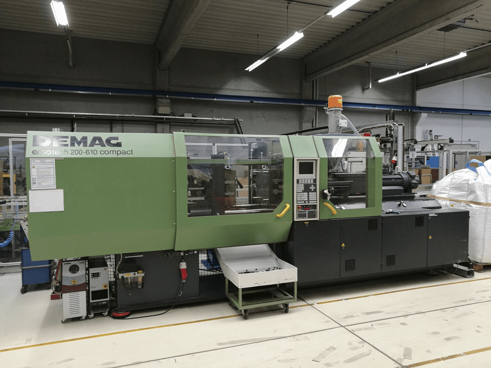 Vista lato sinistro della macchina DEMAG Ergotech 200-610 NC