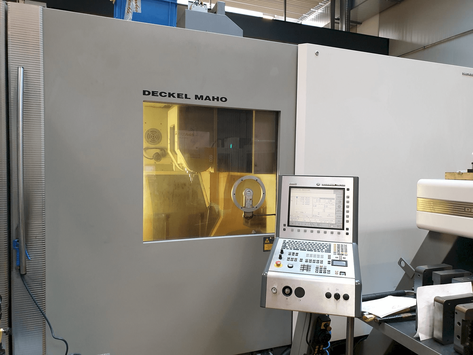 Vista frontale della macchina DECKEL MAHO DMC 105V Linear
