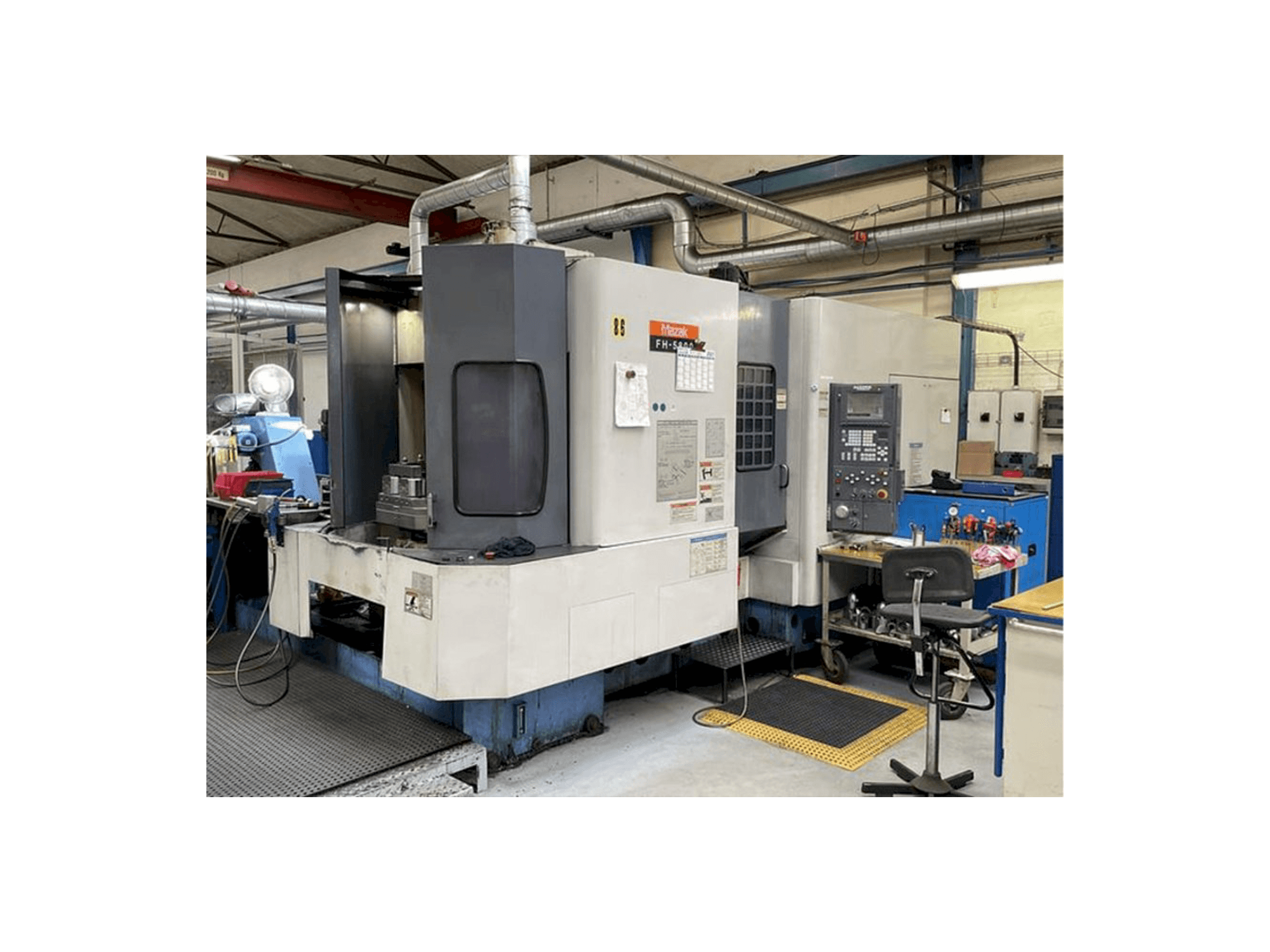 Vista frontale della macchina Mazak FH 5800