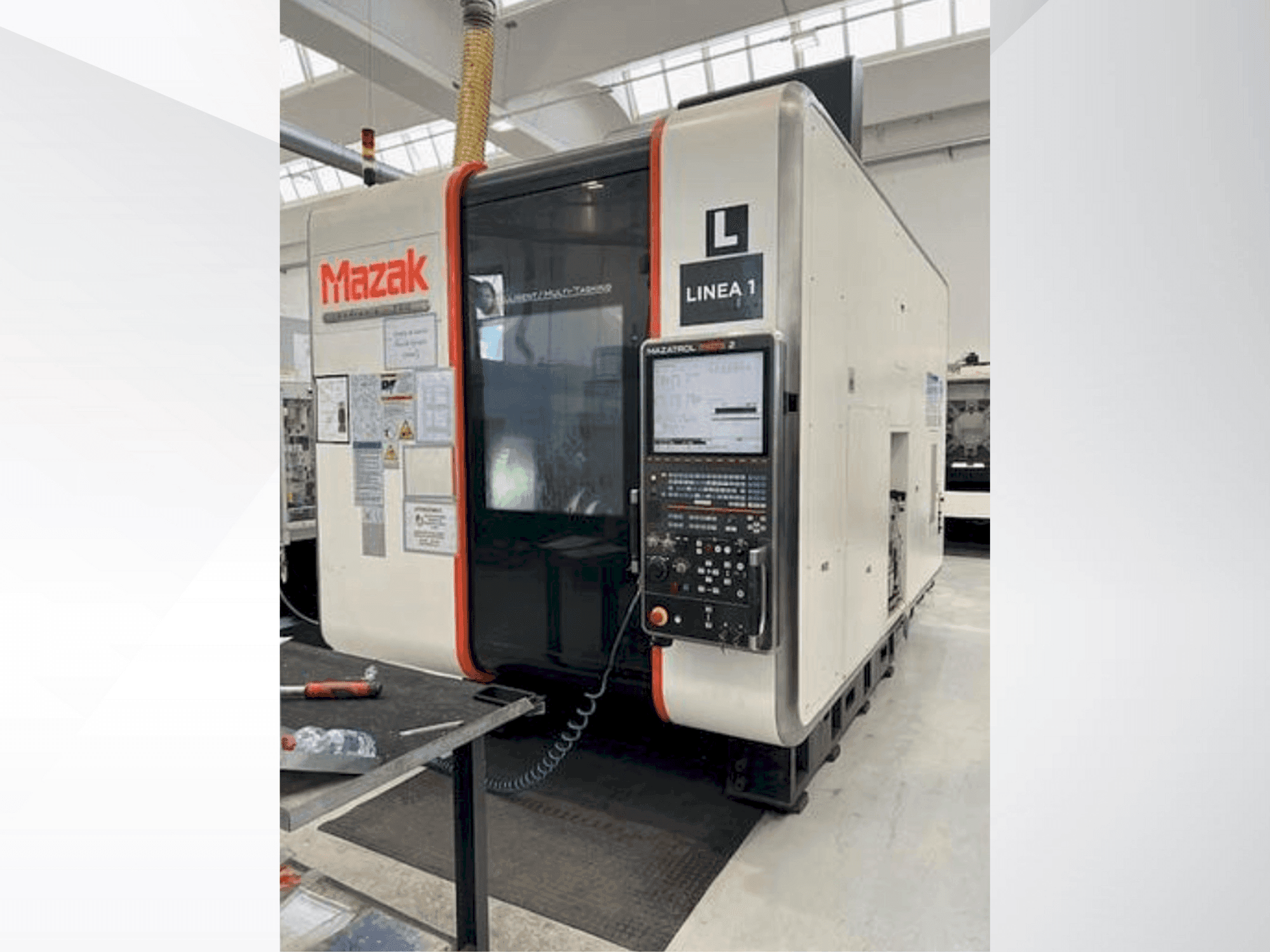 Vista frontale della macchina Mazak VARIAXIS I 700