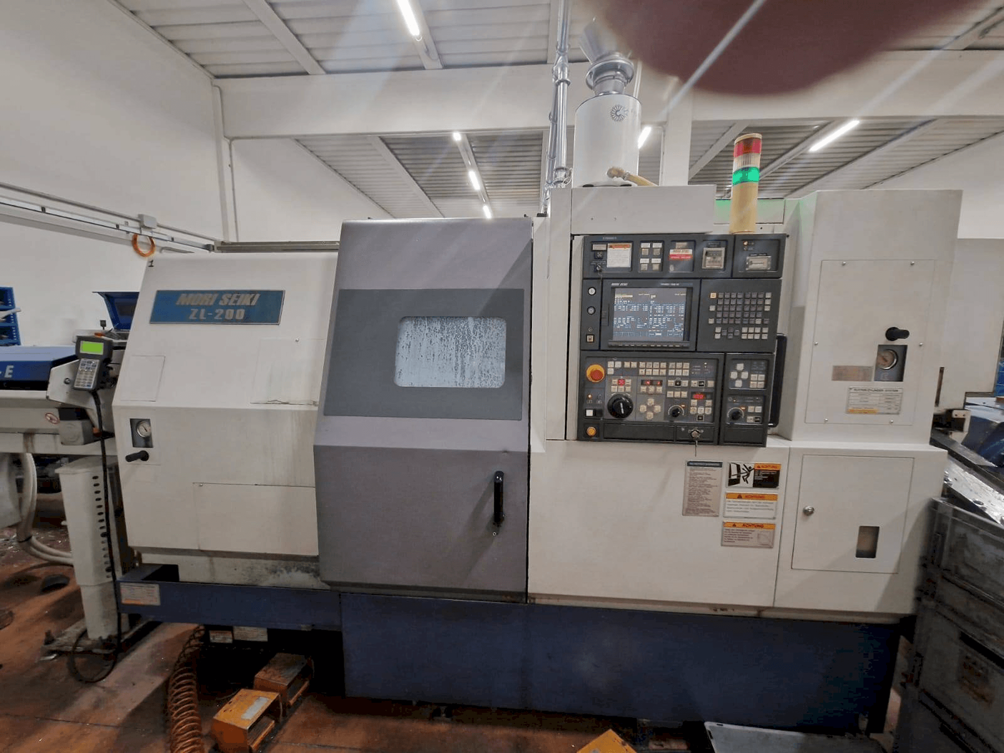 Vista frontale della macchina MORI SEIKI ZL-200SMC