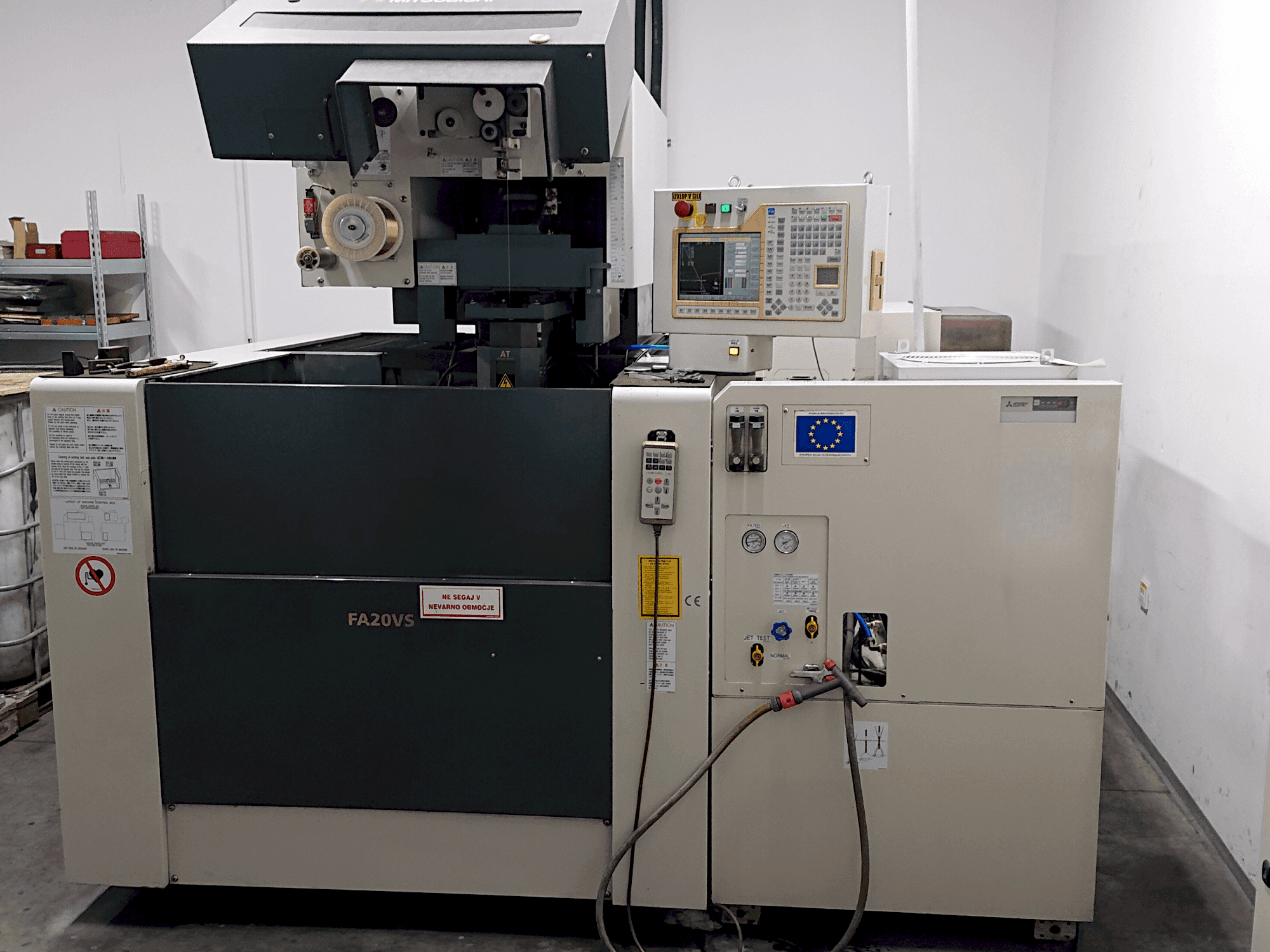 Vista frontale della macchina Mitsubishi Electric FA20-VS