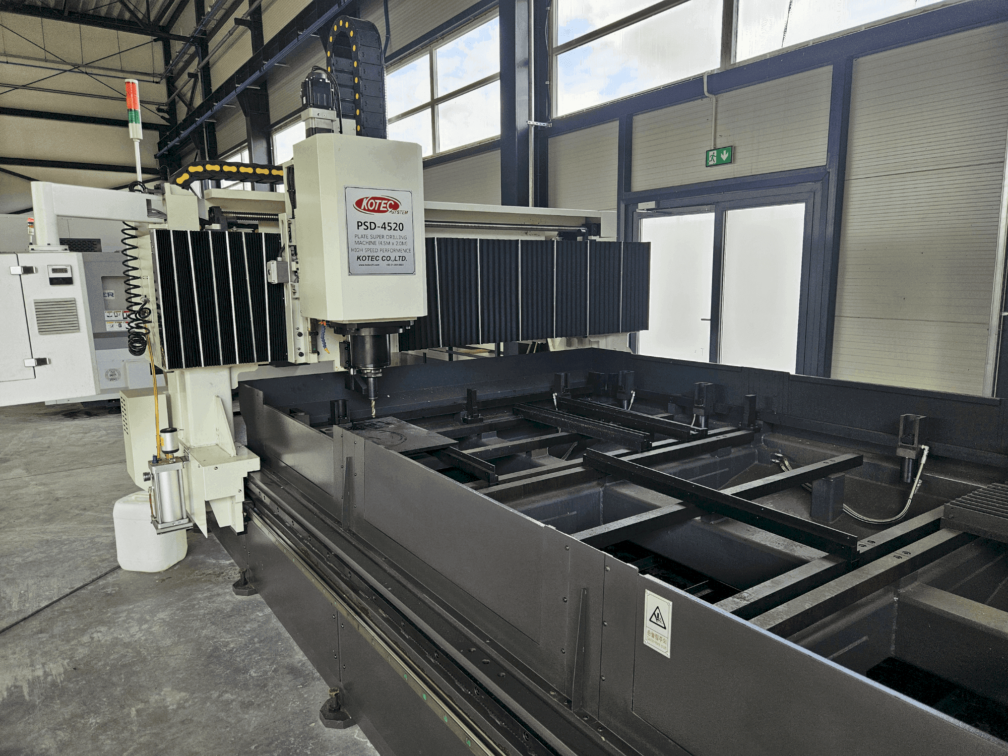 Vista frontale della macchina KOTEC PSD-4520