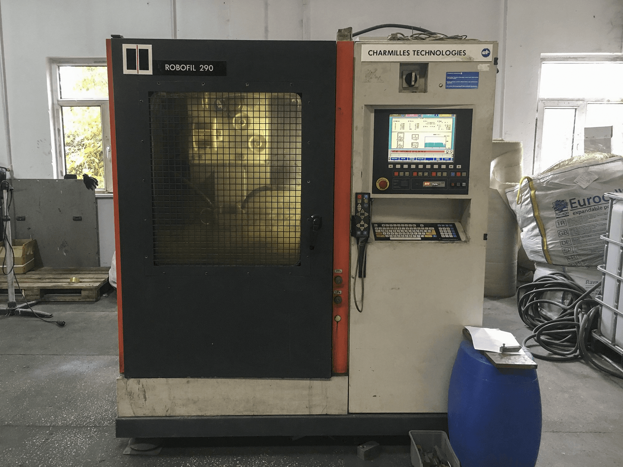 Vista frontale della macchina CHARMILLES ROBOFIL 290