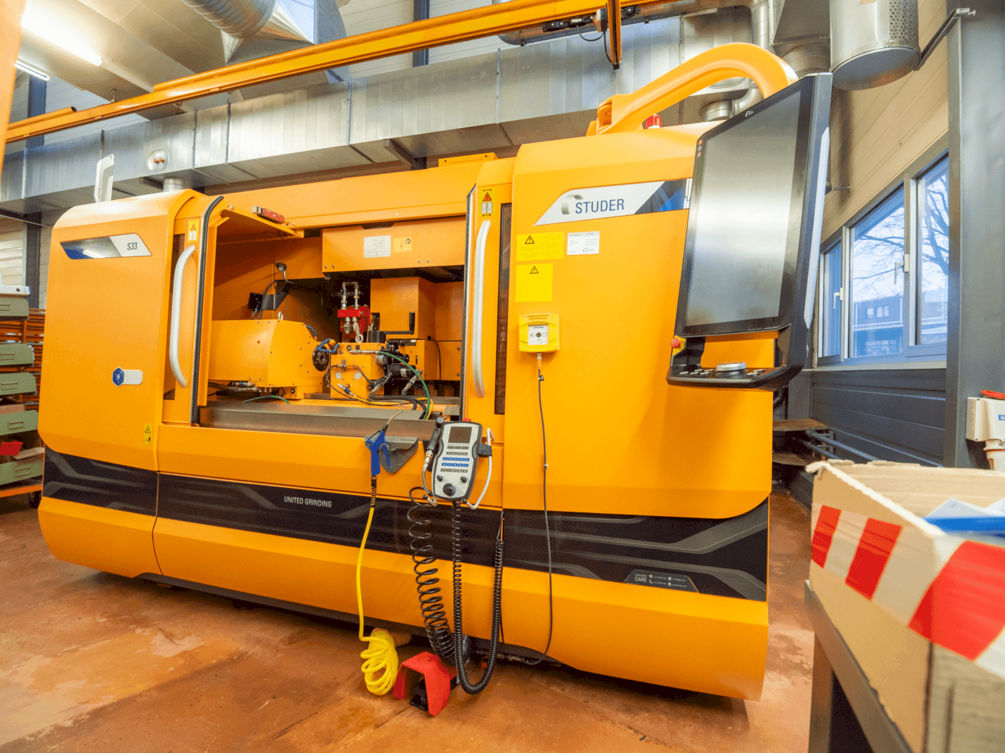 Vista frontale della macchina STUDER S33