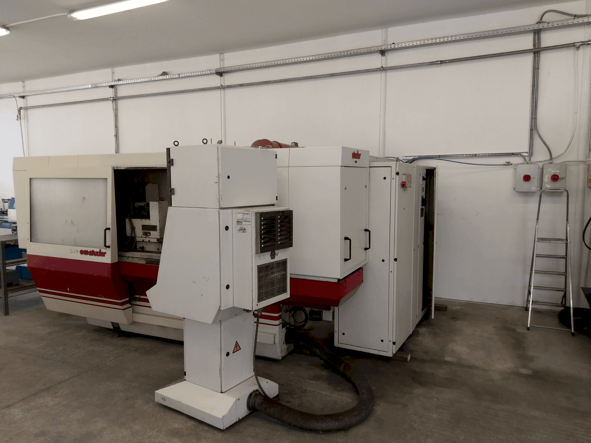 Vista frontale della macchina STUDER S40