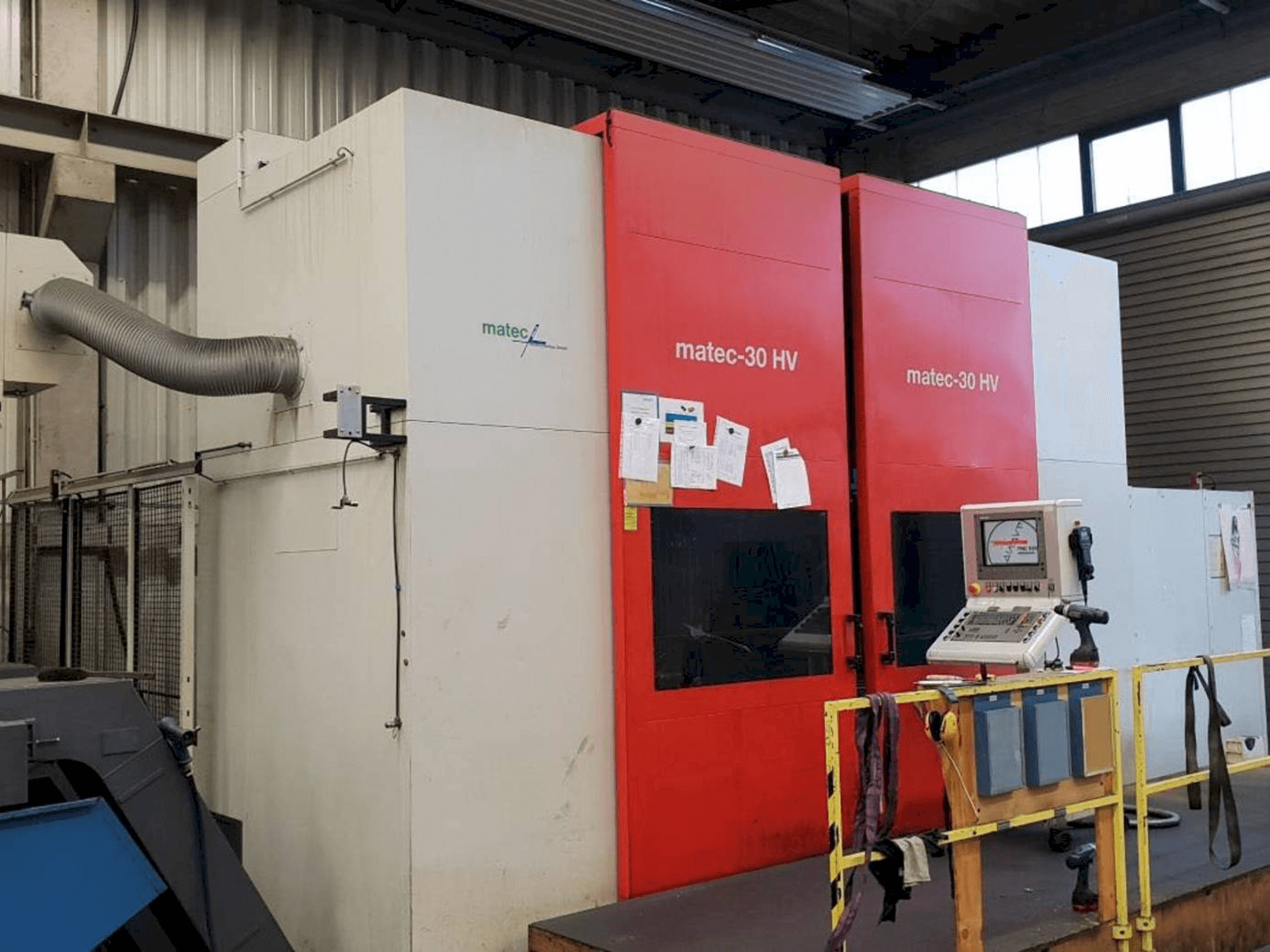 Vista frontale della macchina Matec 30 HV